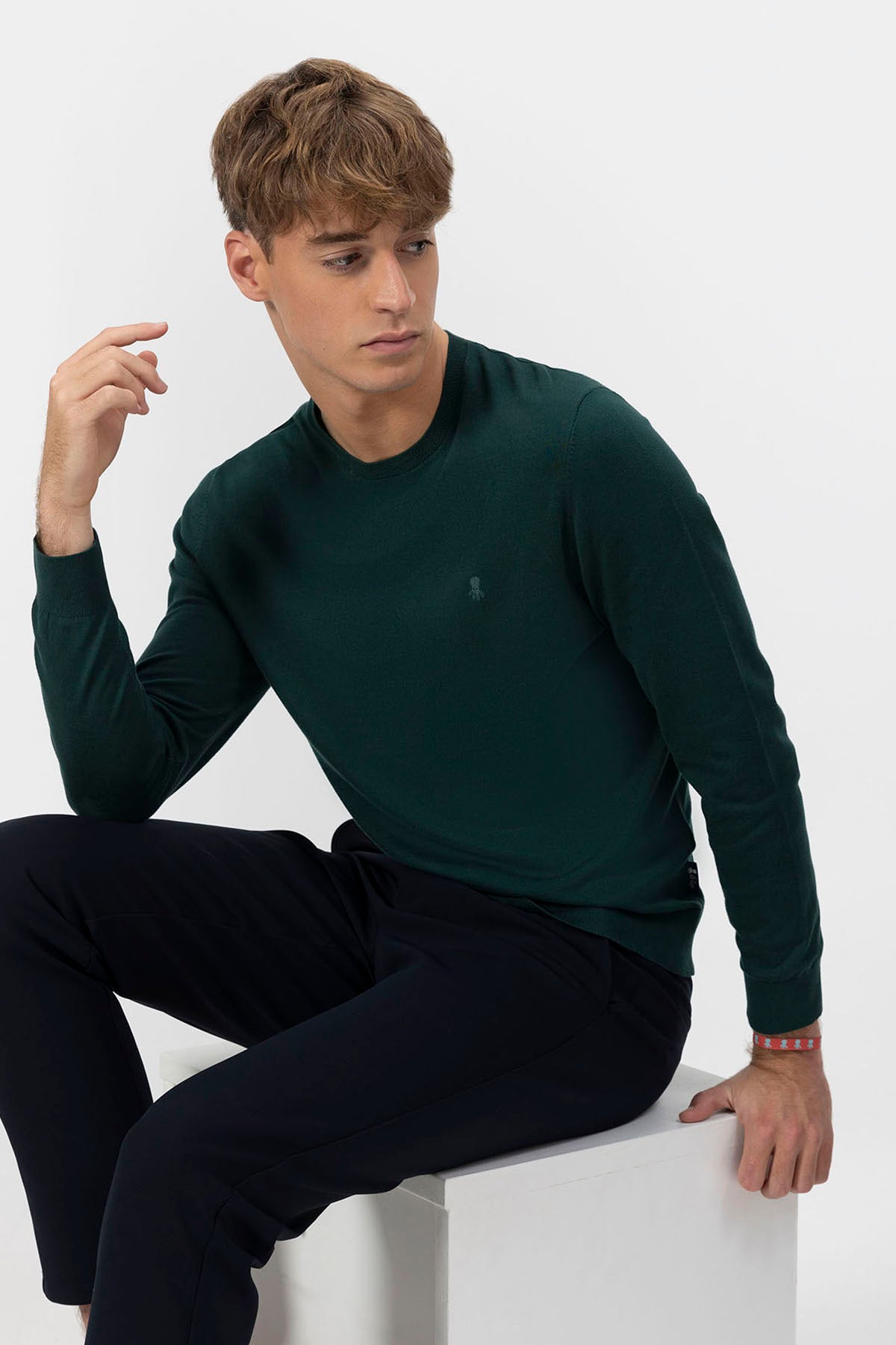 BASIC SWEATER WITH BOTTLE GREEN LOGO