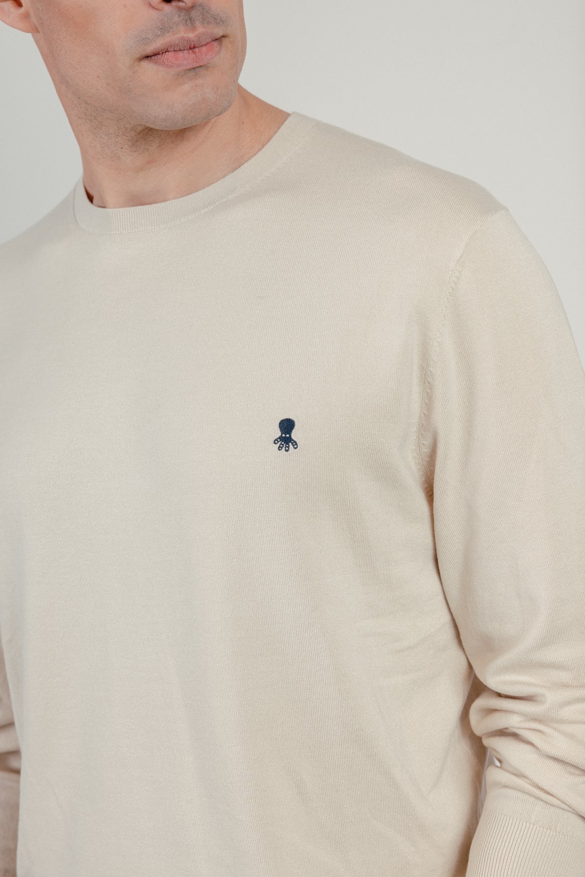 Jersey básico logo blanco roto