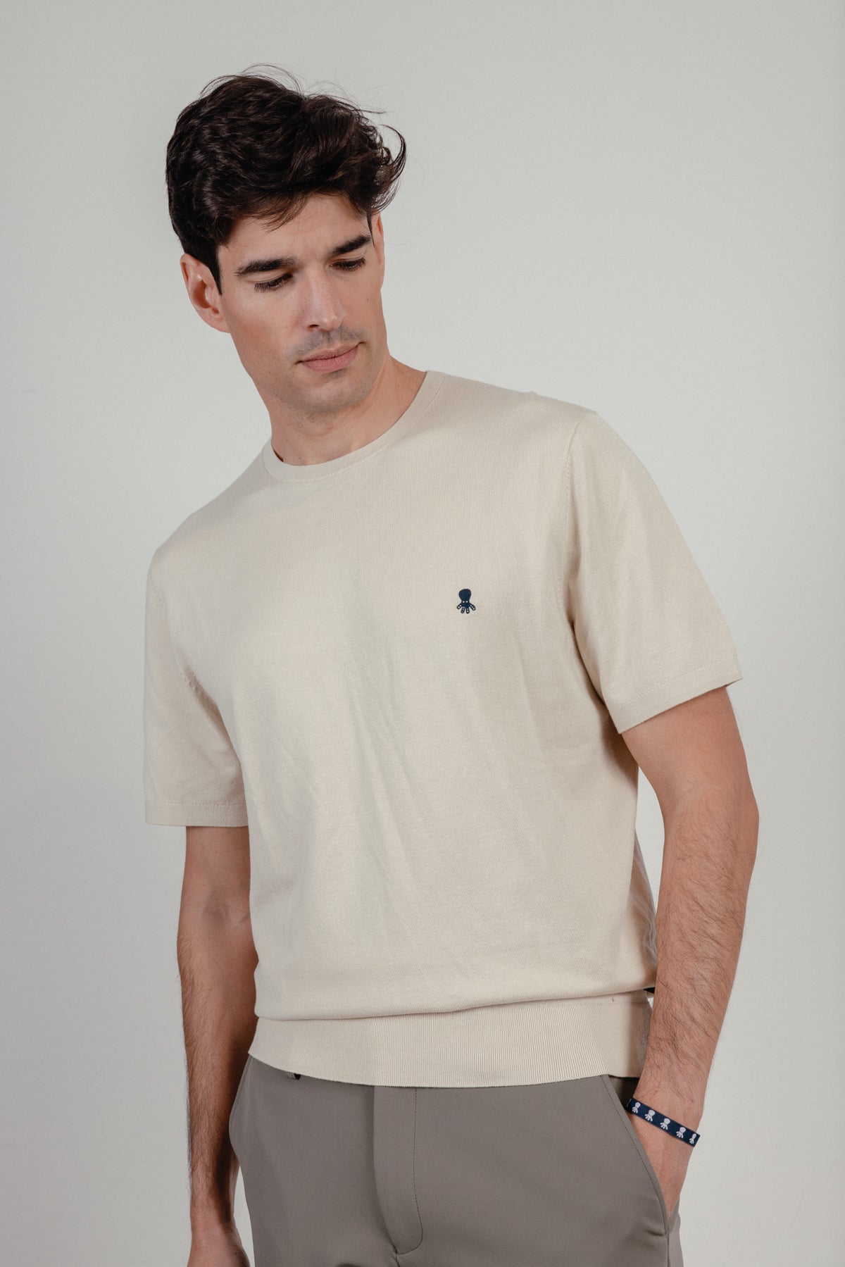 Camiseta de punto básica logo blanco roto