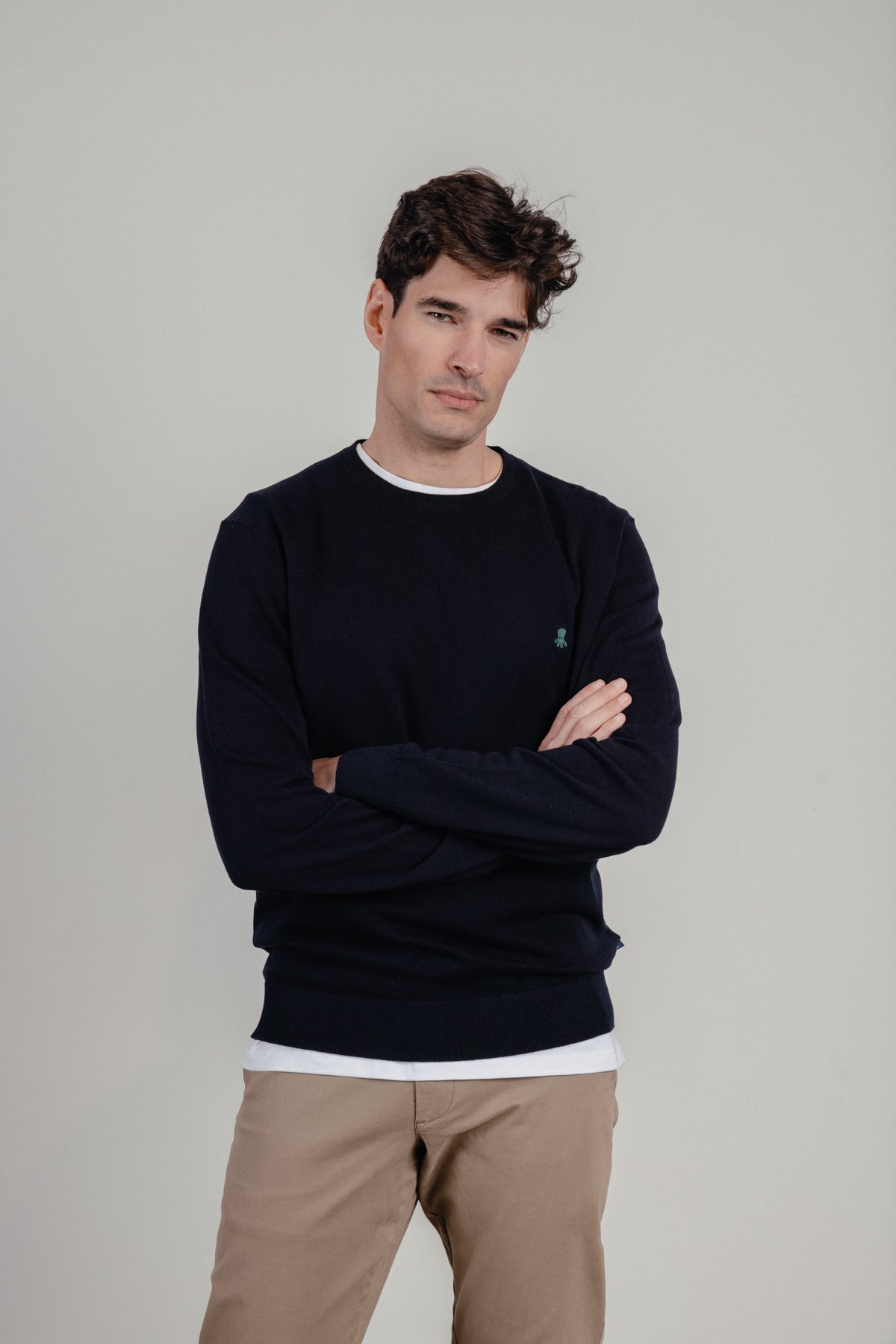 Jersey logo bordado azul marino delavé