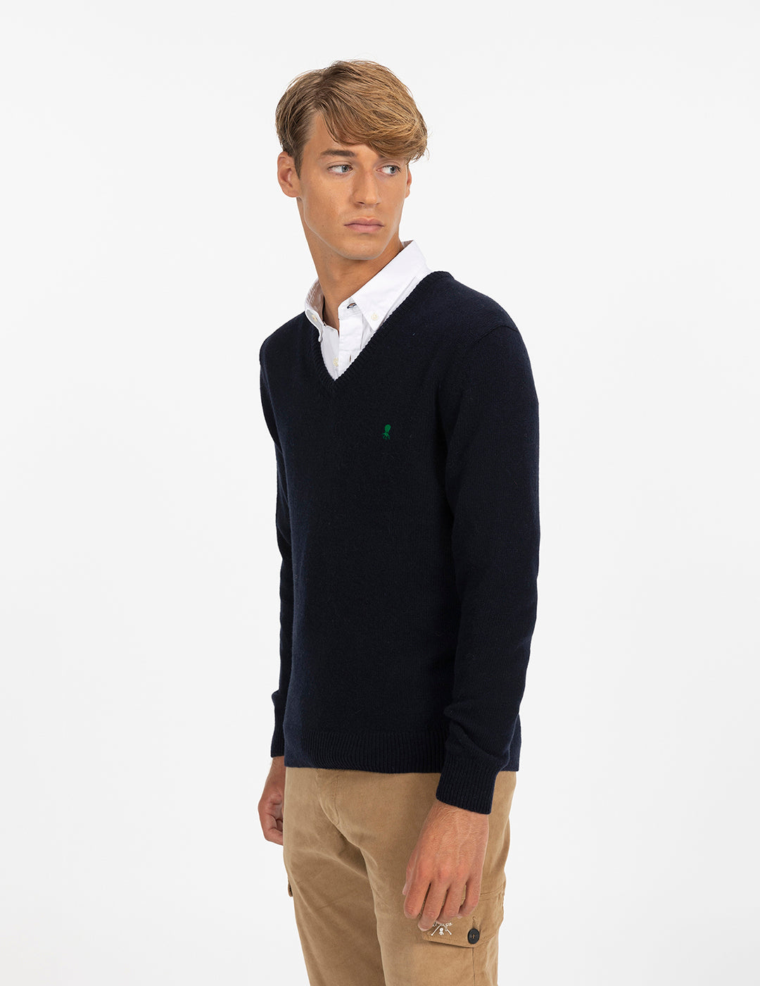 BASIC NAVY BLUE V-NECK SWEATER