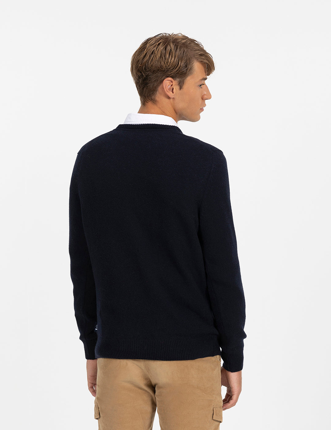 BASIC NAVY BLUE V-NECK SWEATER