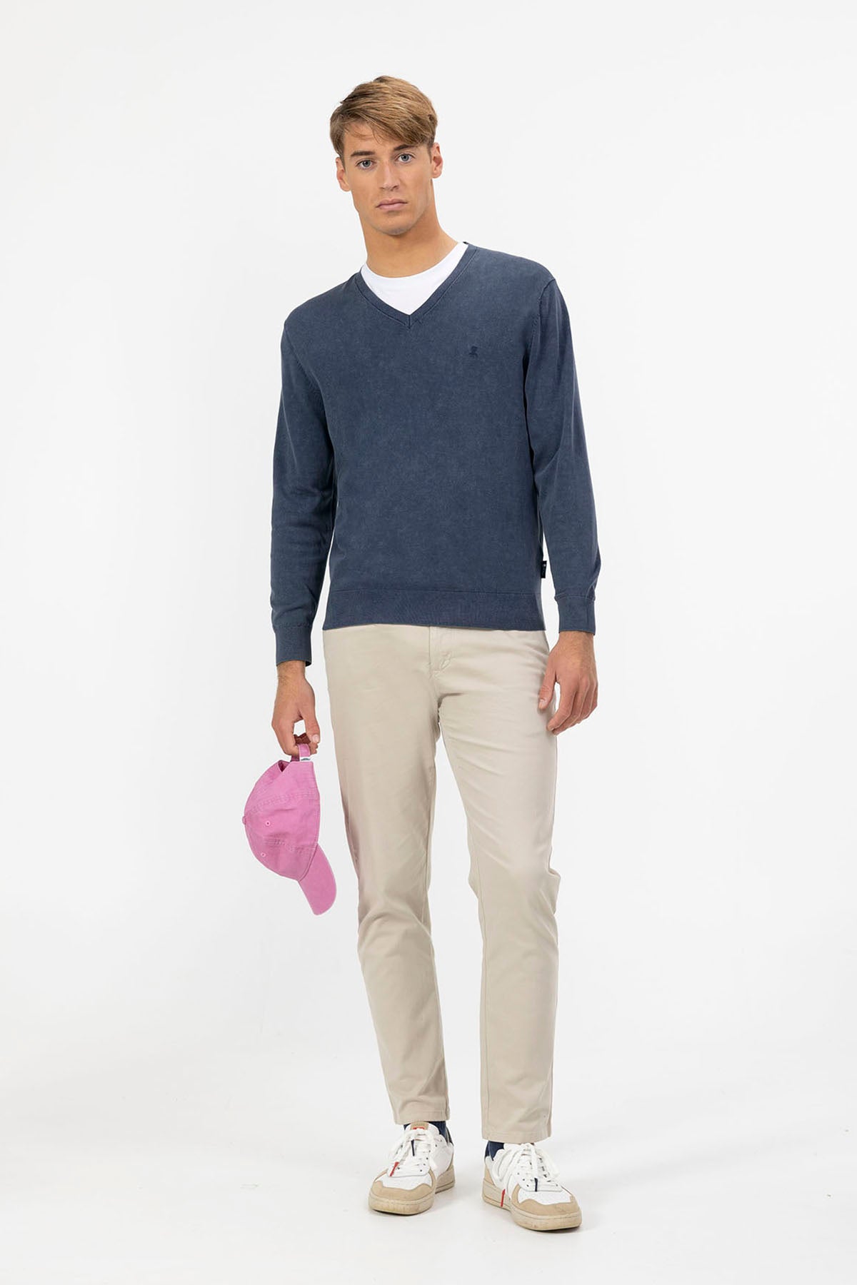 DELAVÉ BASIC NAVY BLUE EXTRA-FINE V-NECK WASHED SWEATER