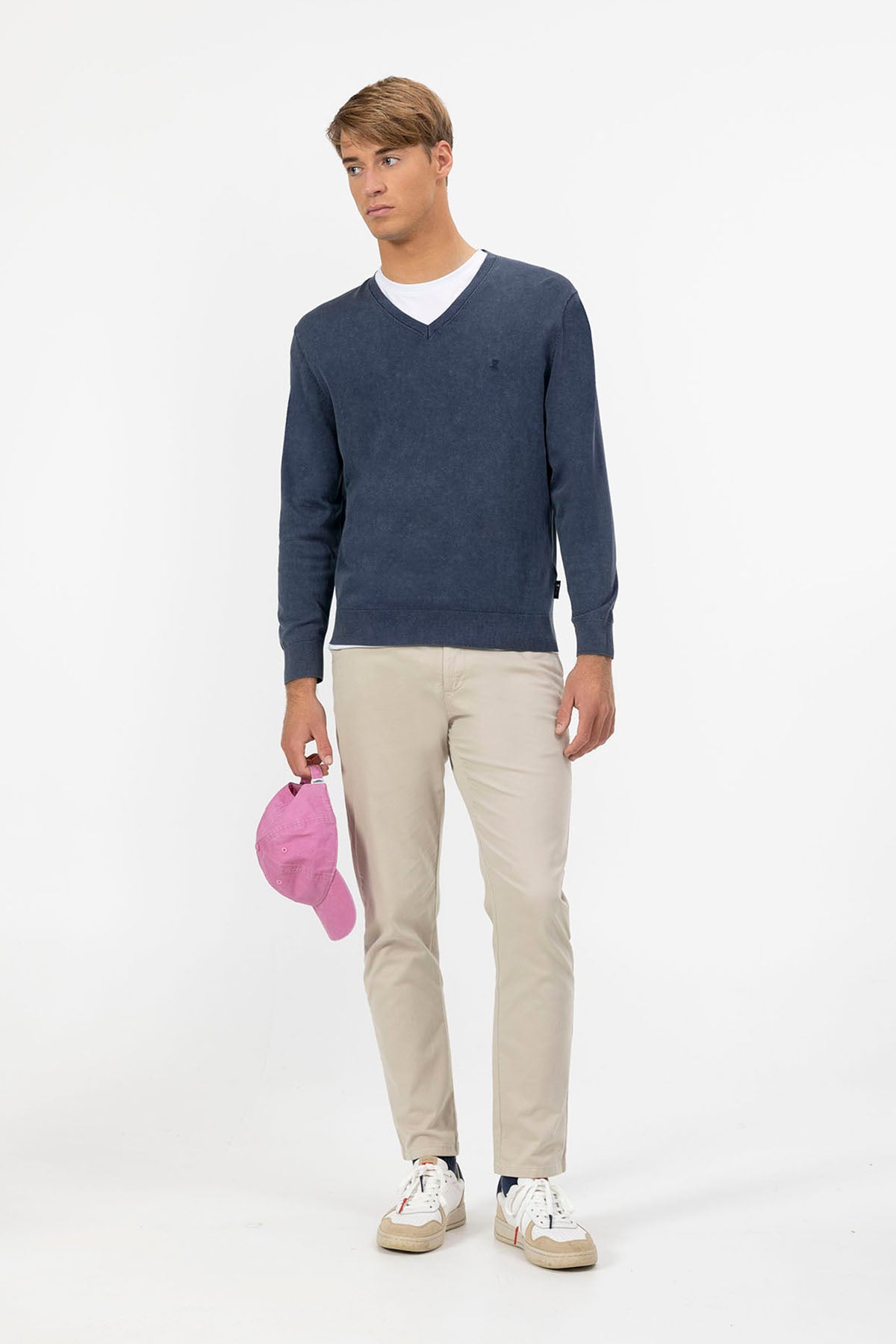 DELAVÉ BASIC NAVY BLUE EXTRA-FINE V-NECK WASHED SWEATER