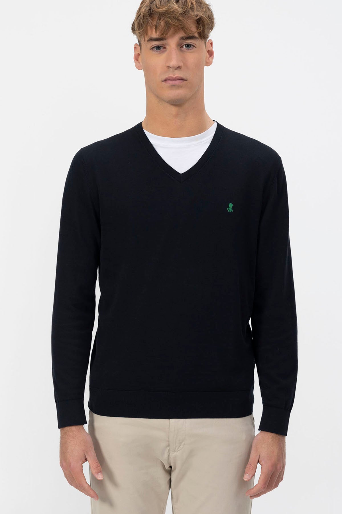 NAVY BLUE CREPE KNITTED V-NECK SWEATER