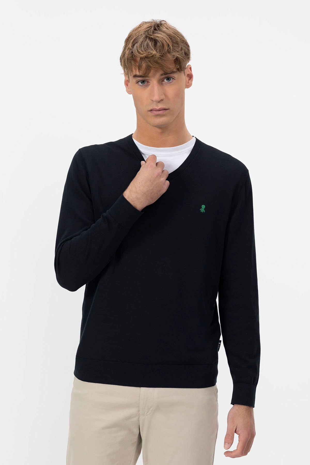 NAVY BLUE CREPE KNITTED V-NECK SWEATER