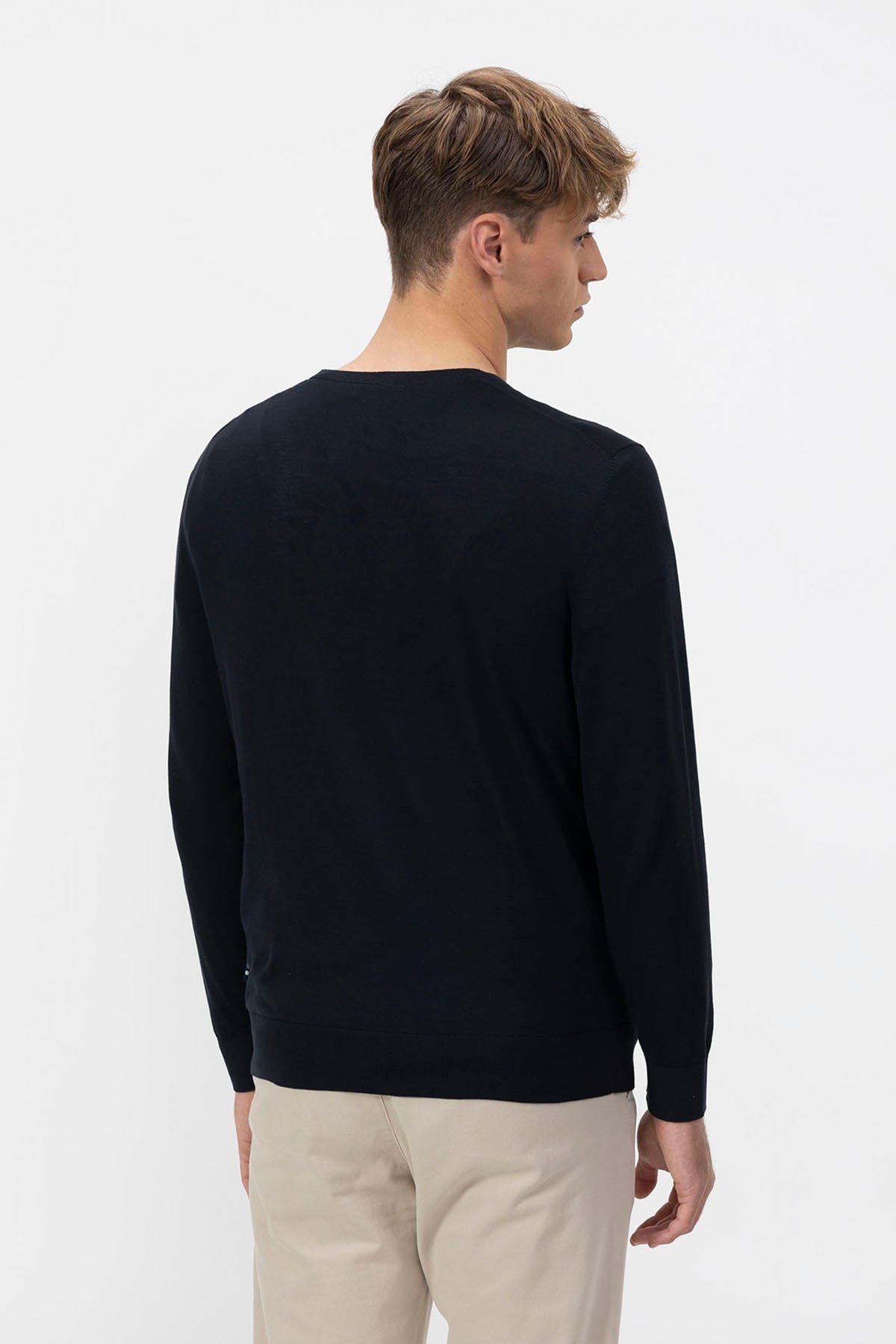 NAVY BLUE CREPE KNITTED V-NECK SWEATER