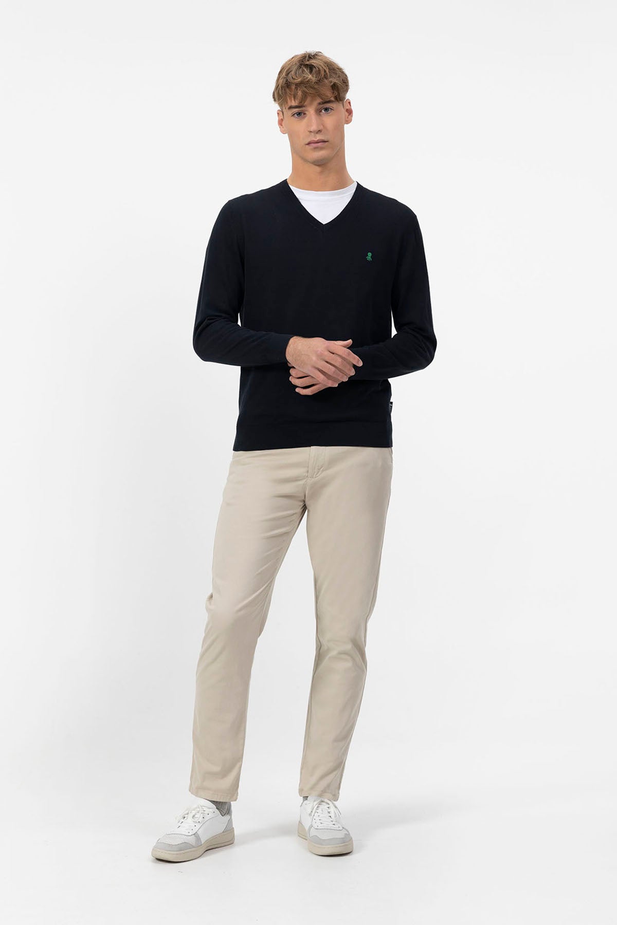 NAVY BLUE CREPE KNITTED V-NECK SWEATER