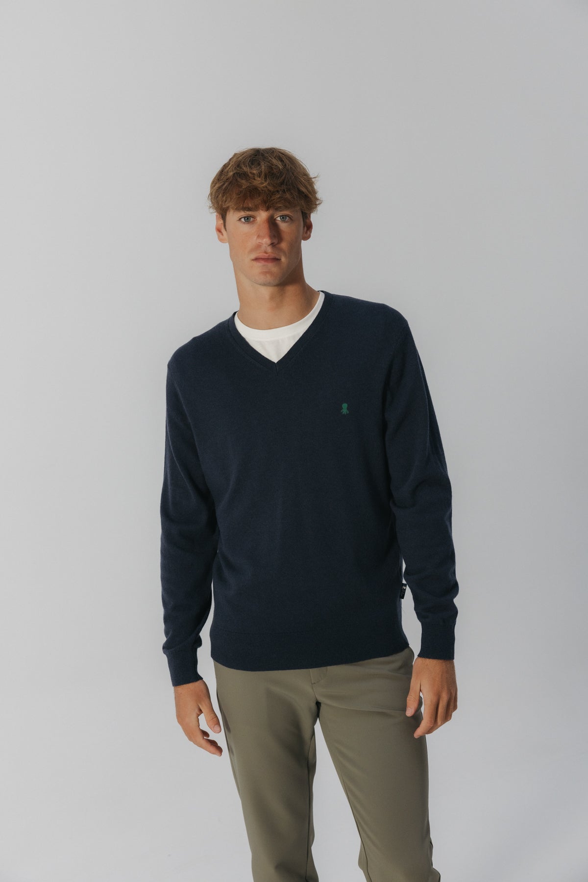 JERSEY BÁSICO CUELLO PICO AZUL MARINO