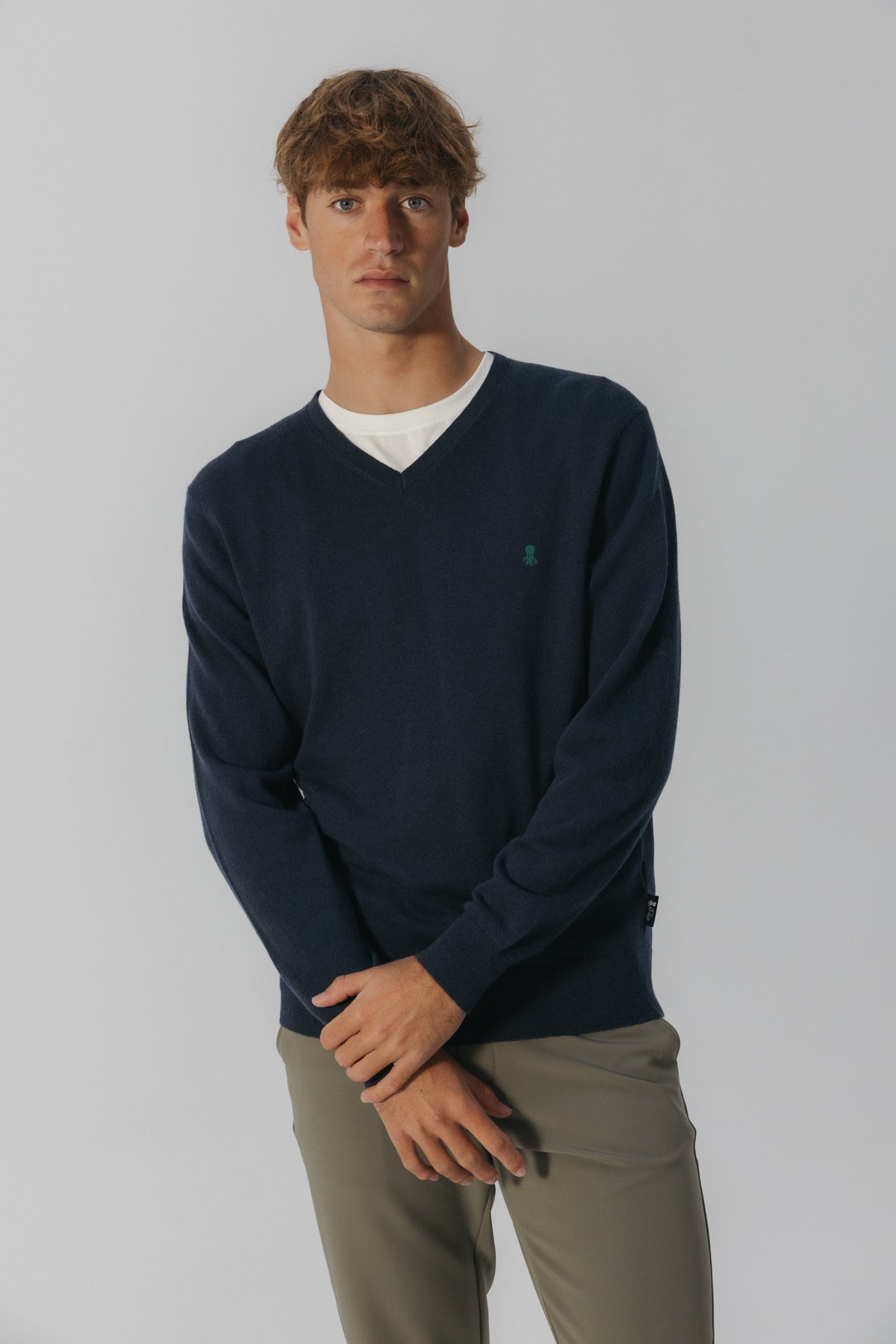 JERSEY BÁSICO CUELLO PICO AZUL MARINO