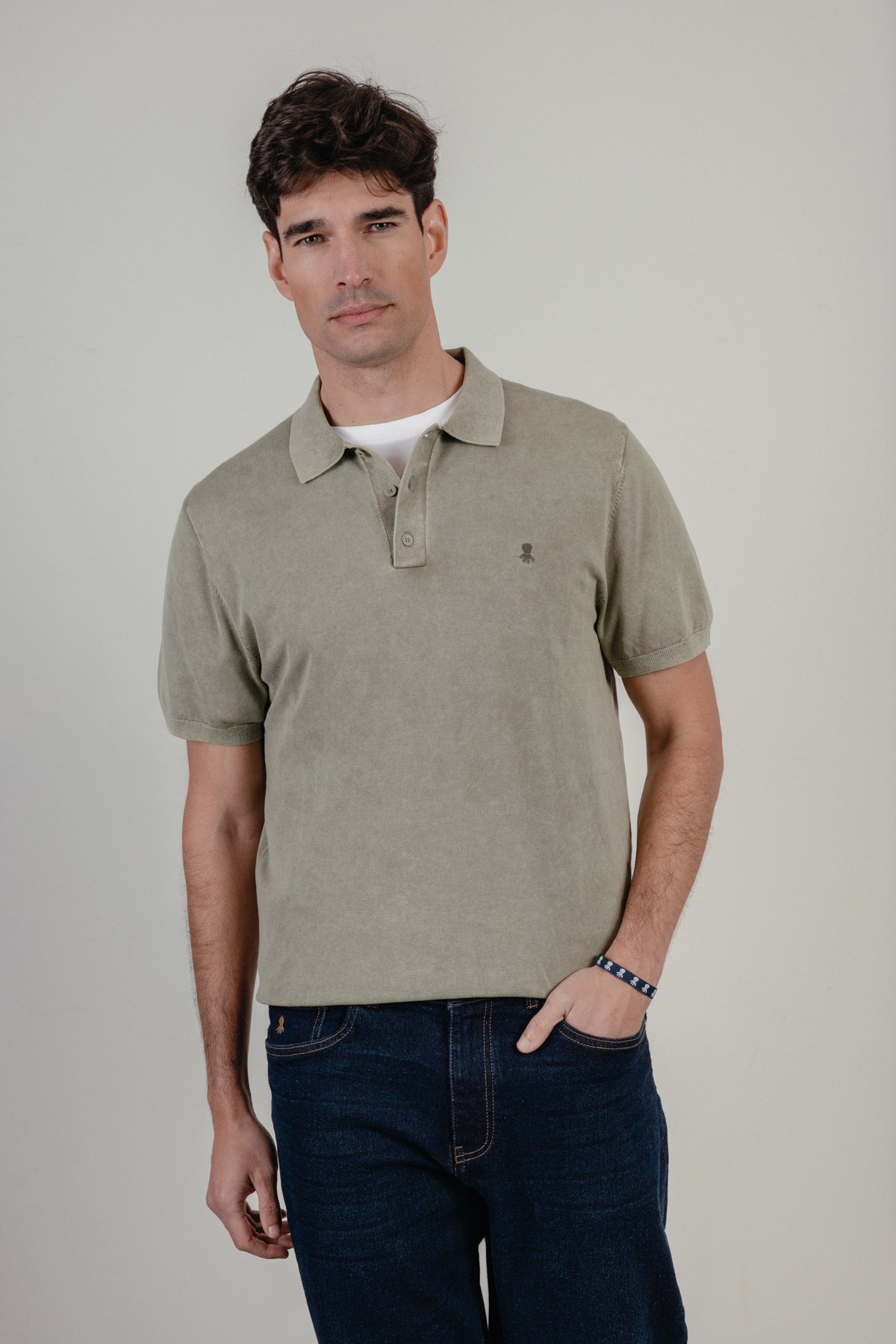 Polo lavado básico verde salvia