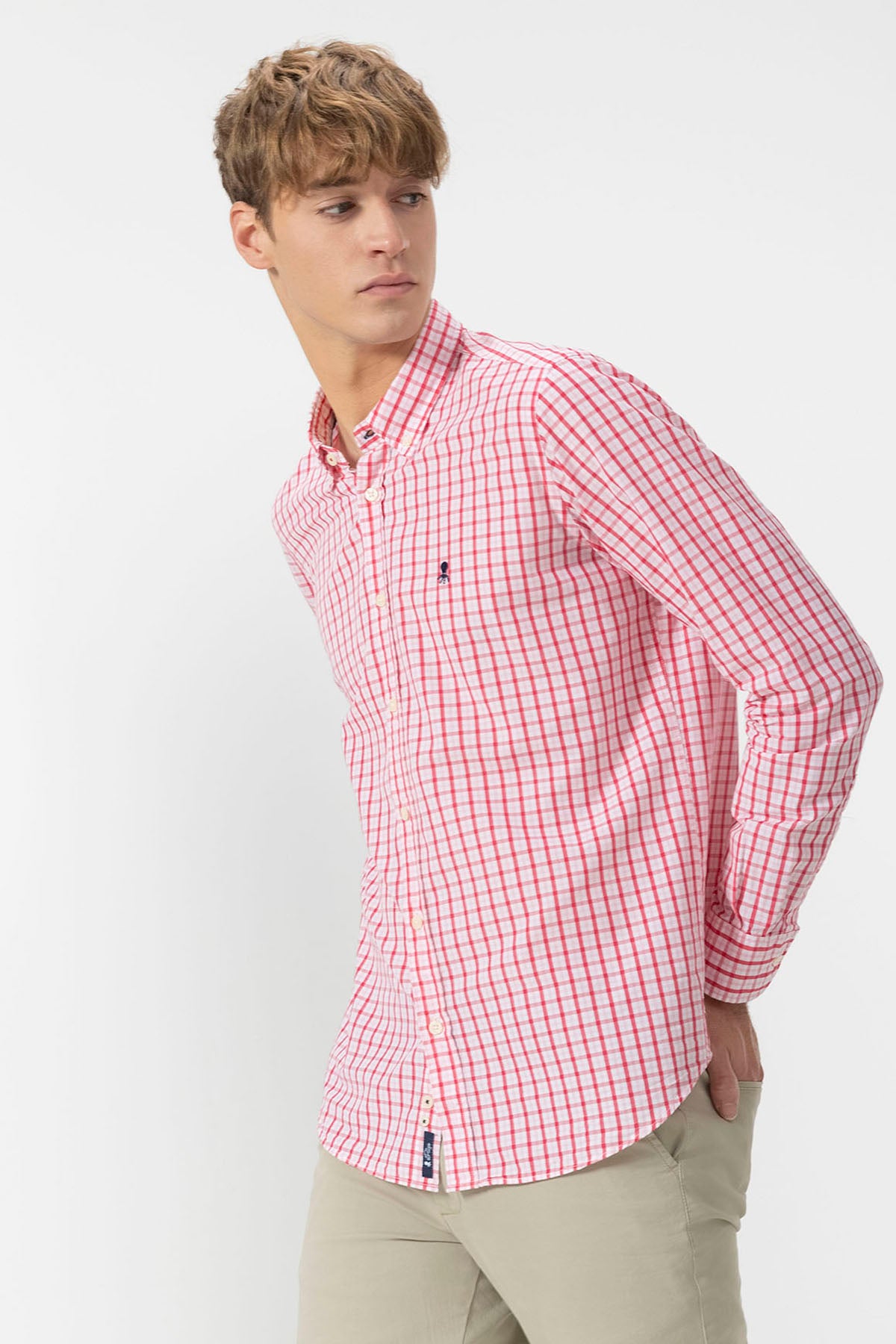 CAMISA CUELLO BOTÓN POPELÍN CUADROS ROSA