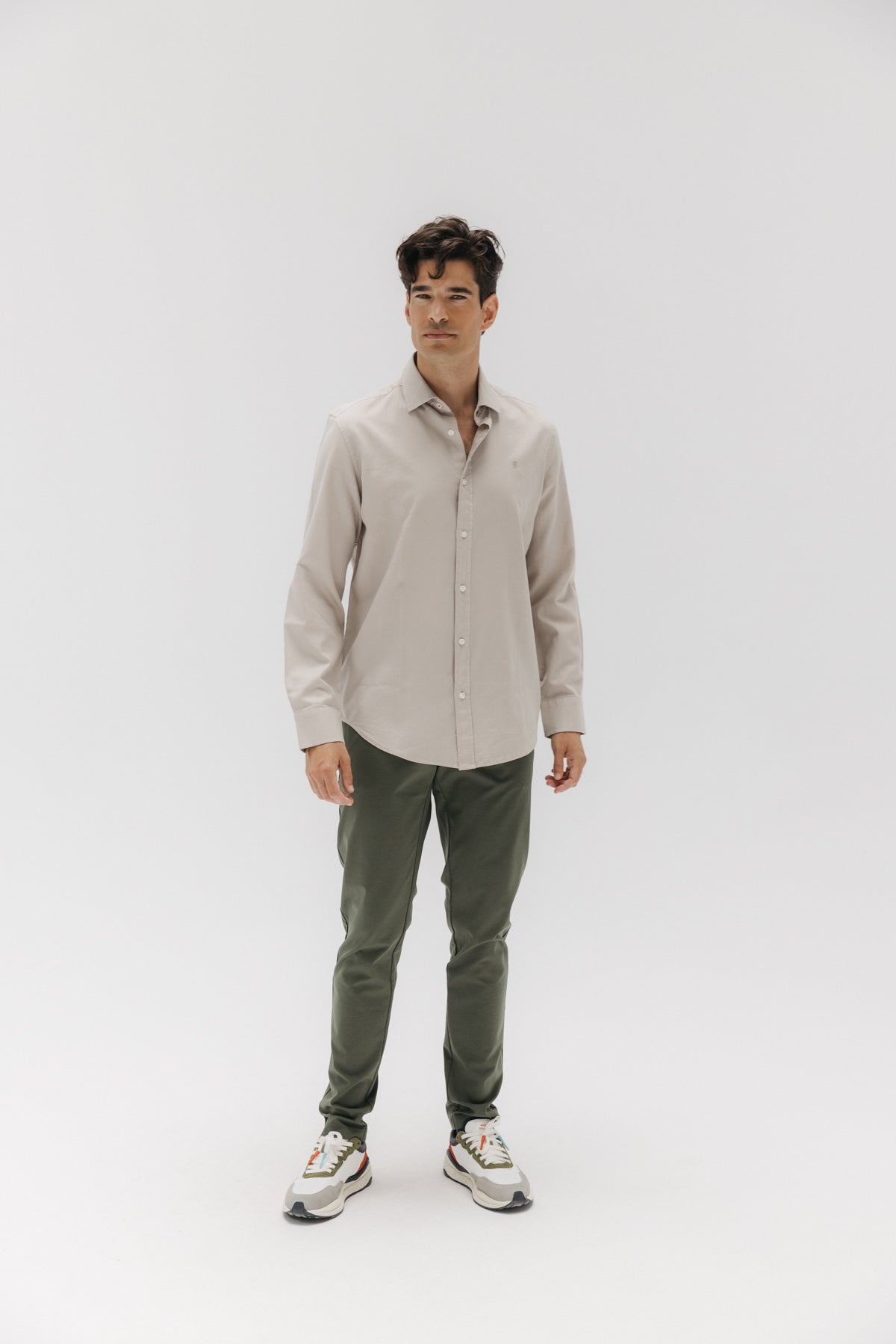 CAMISA CASUAL ESTRUCTURA GARMENT DYED ARENA