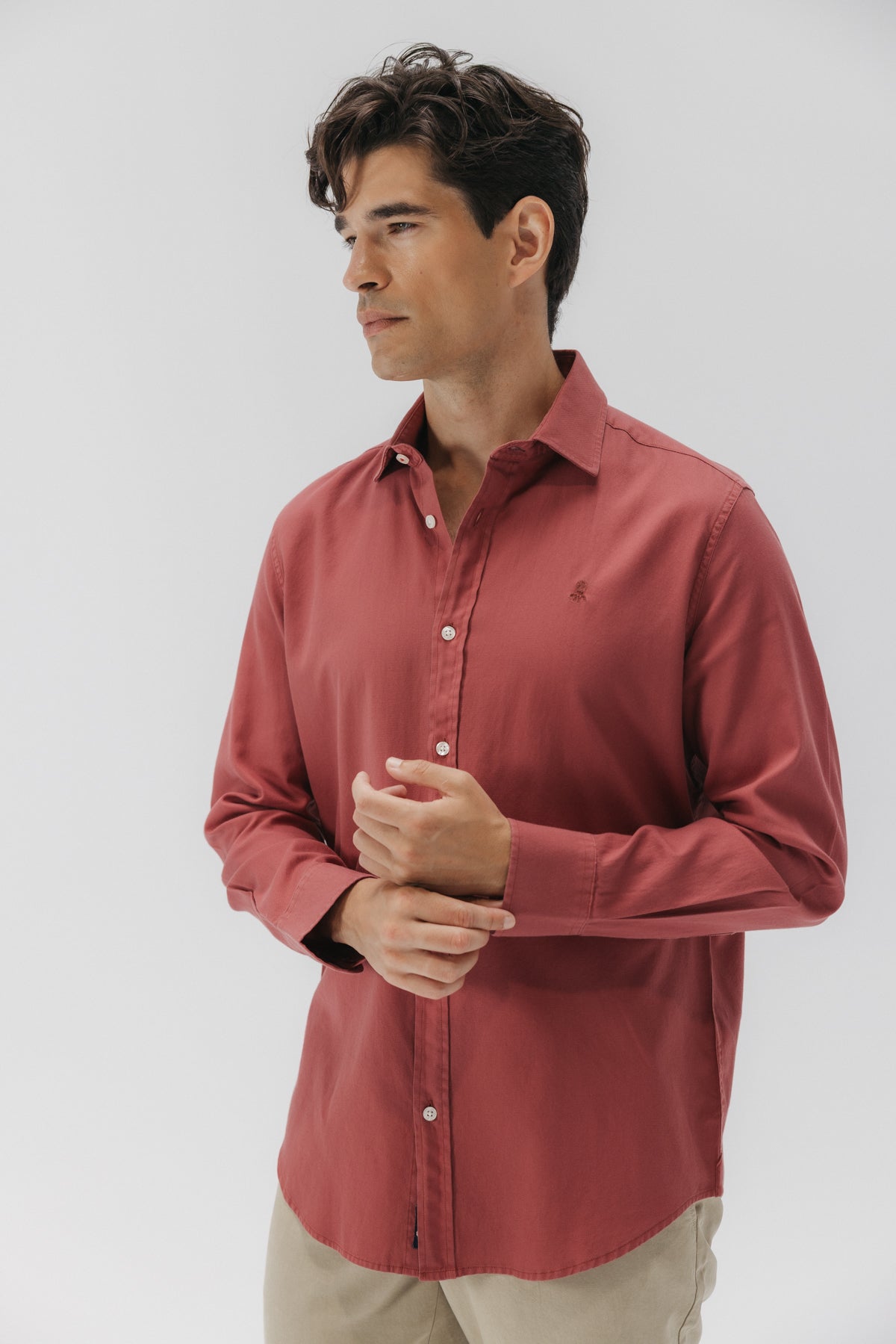 CAMISA CASUAL ESTRUCTURA GARMENT DYED ROSA AMARANTO