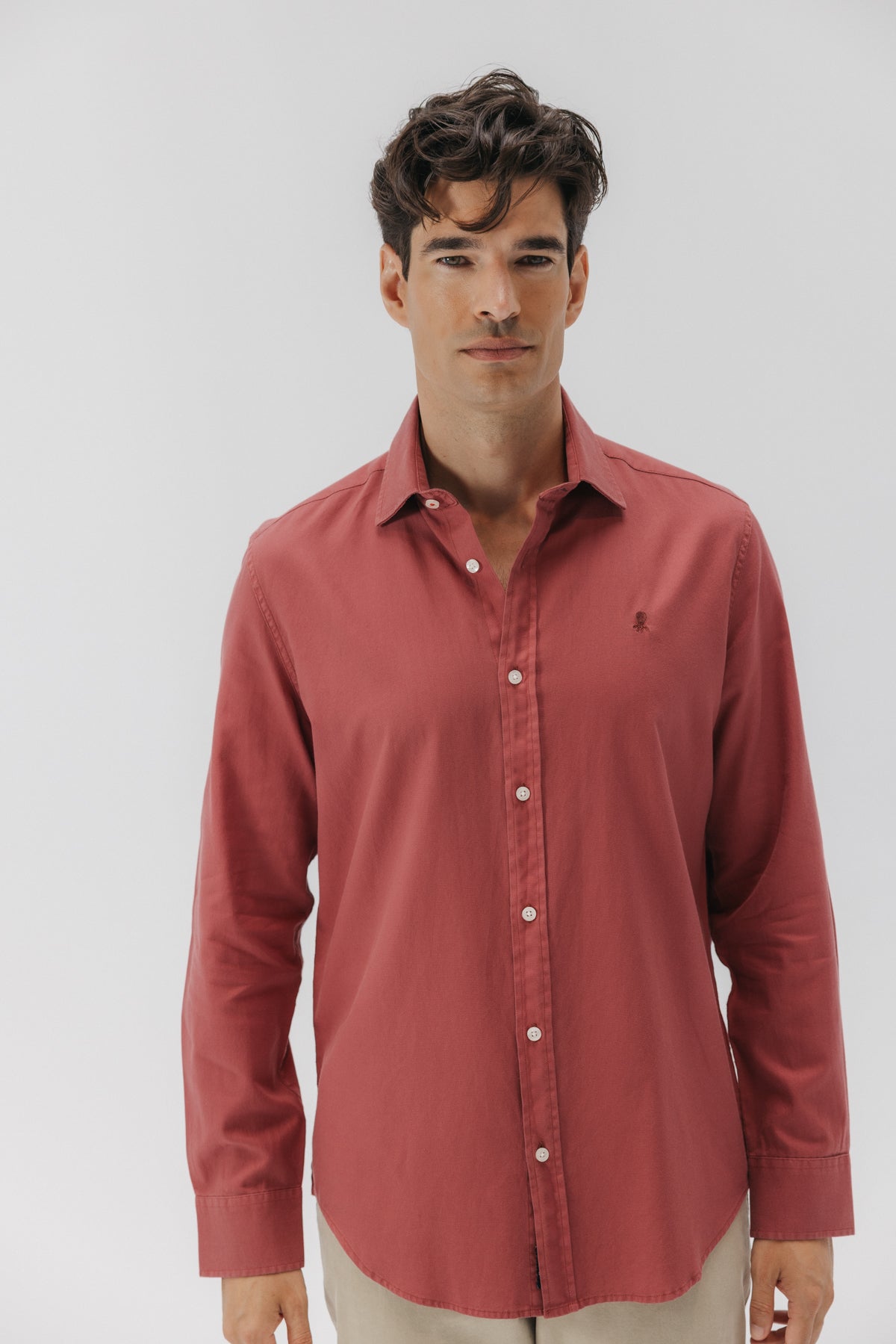 CAMISA CASUAL ESTRUCTURA GARMENT DYED ROSA AMARANTO
