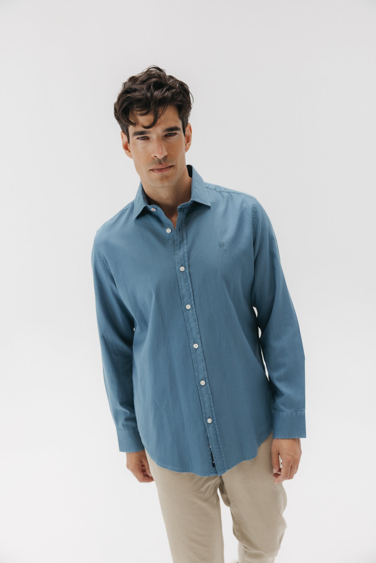 CAMISA CASUAL ESTRUCTURA GARMENT DYED AZUL GRISÁCEO