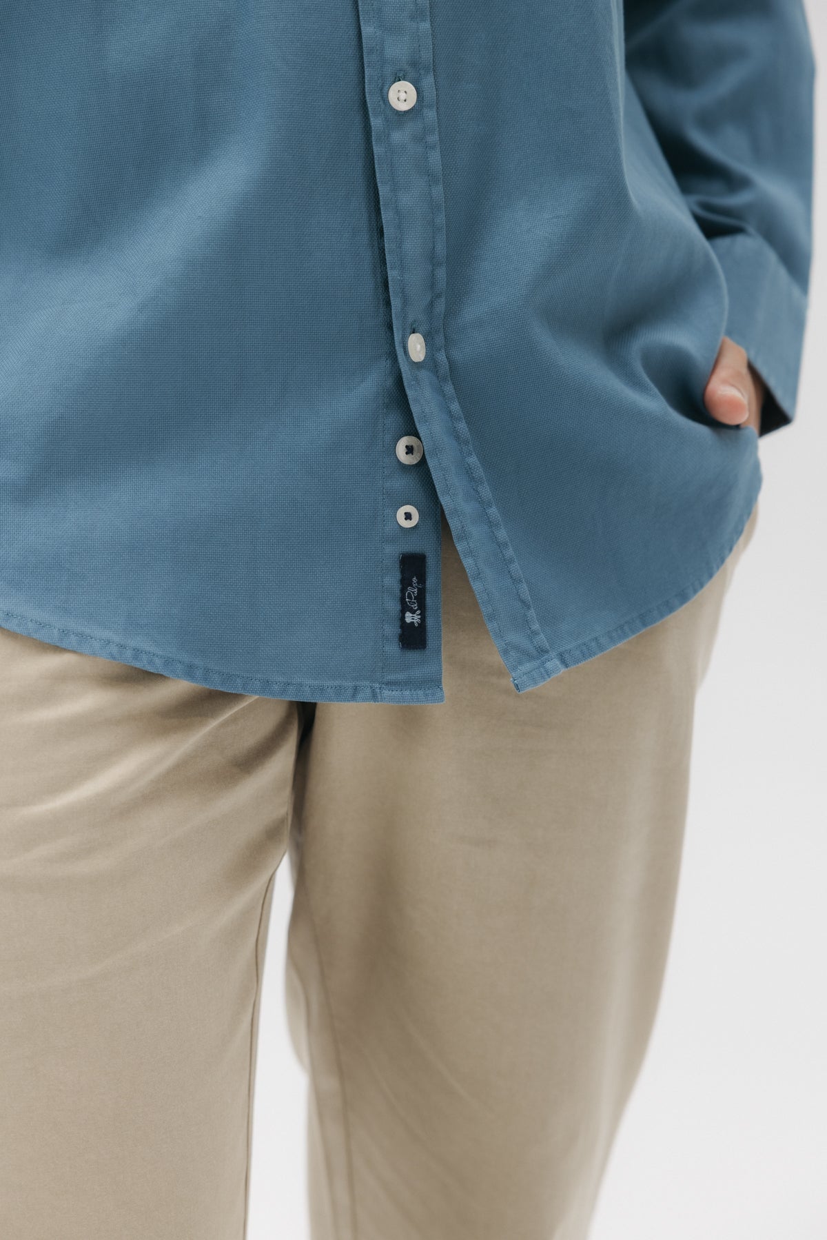CAMISA CASUAL ESTRUCTURA GARMENT DYED AZUL GRISÁCEO