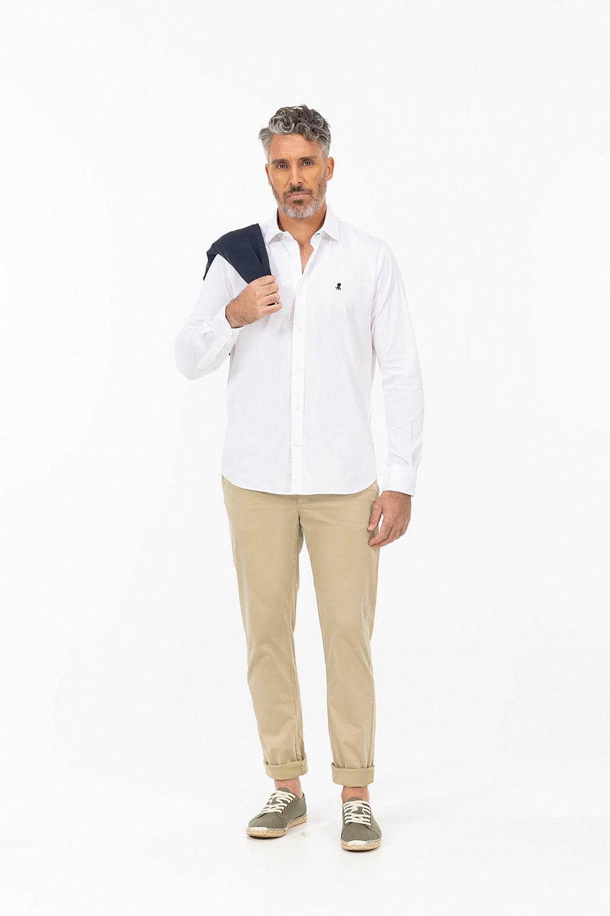 NOVA CAMISOLA BÁSICA BRANCA COM LOGOTIPO
