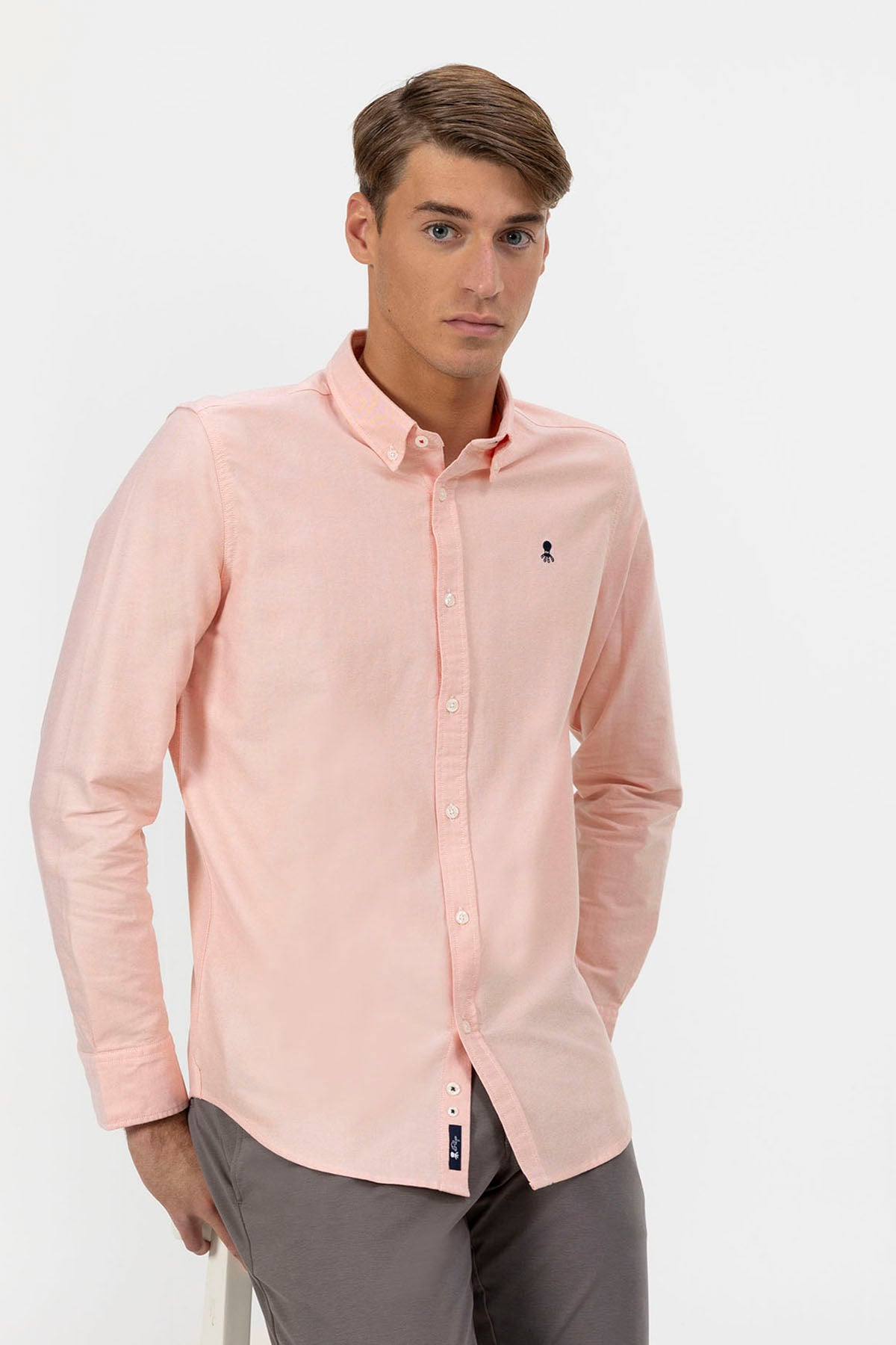 CAMISA CUELLO BOTÓN OXFORD NARANJA