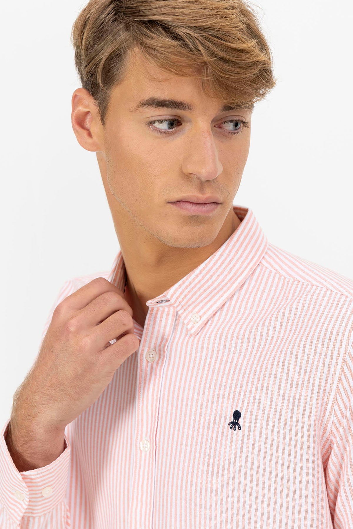 CAMISA OXFORD CUELLO BOTÓN RAYAS NARANJA