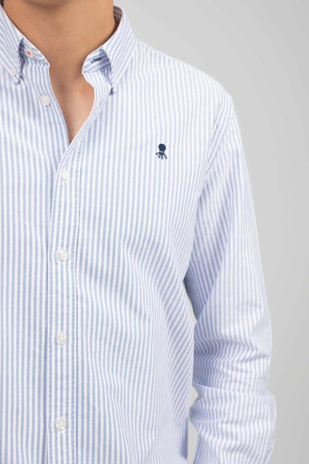 Camisa oxford cuello botón rayas azul