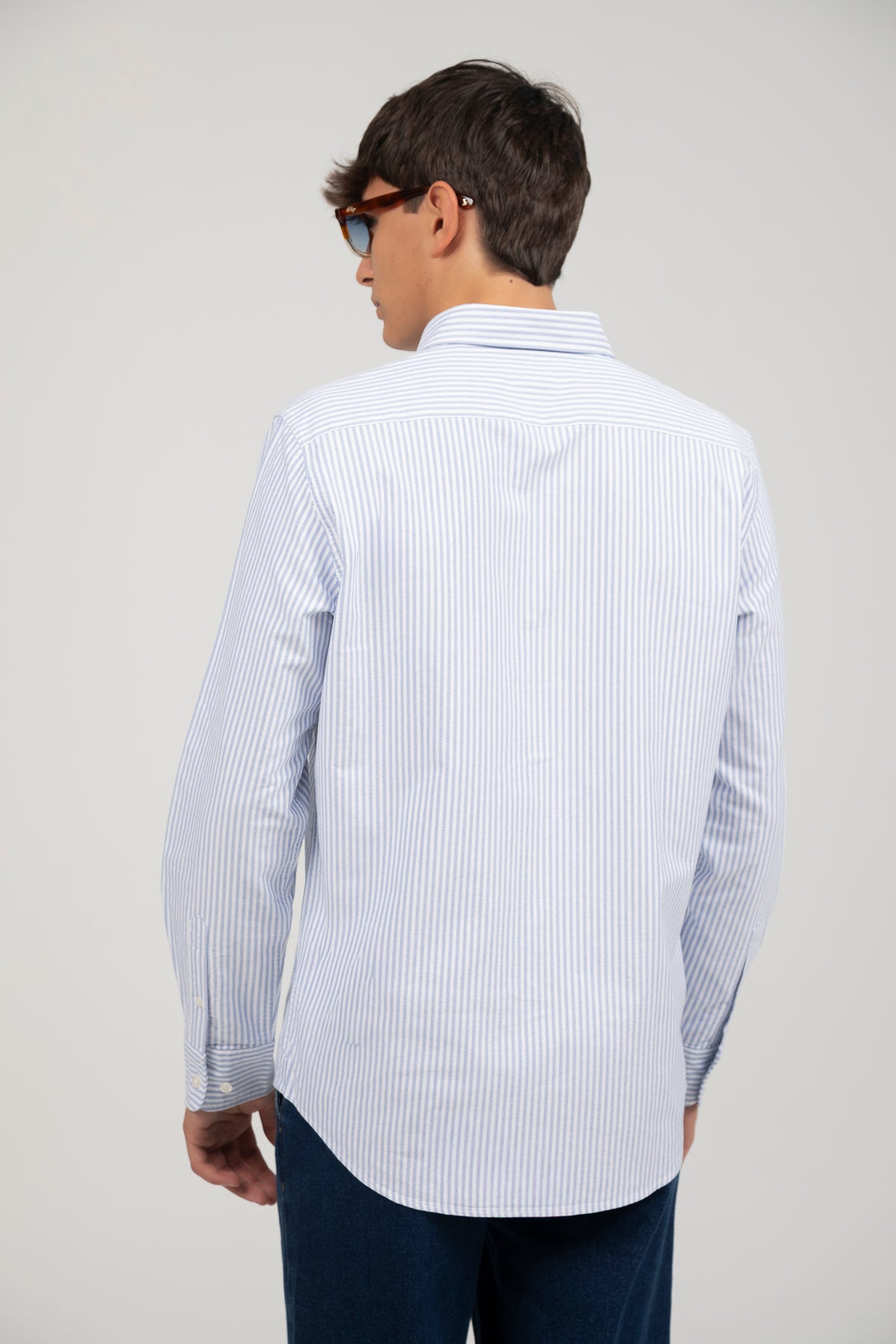 Camisa oxford cuello botón rayas azul