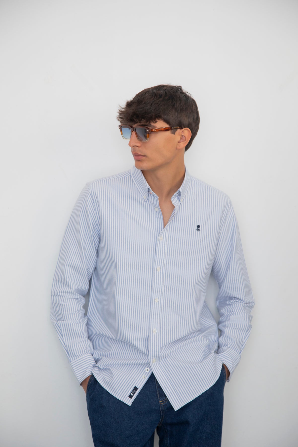 Camisa oxford cuello botón rayas azul