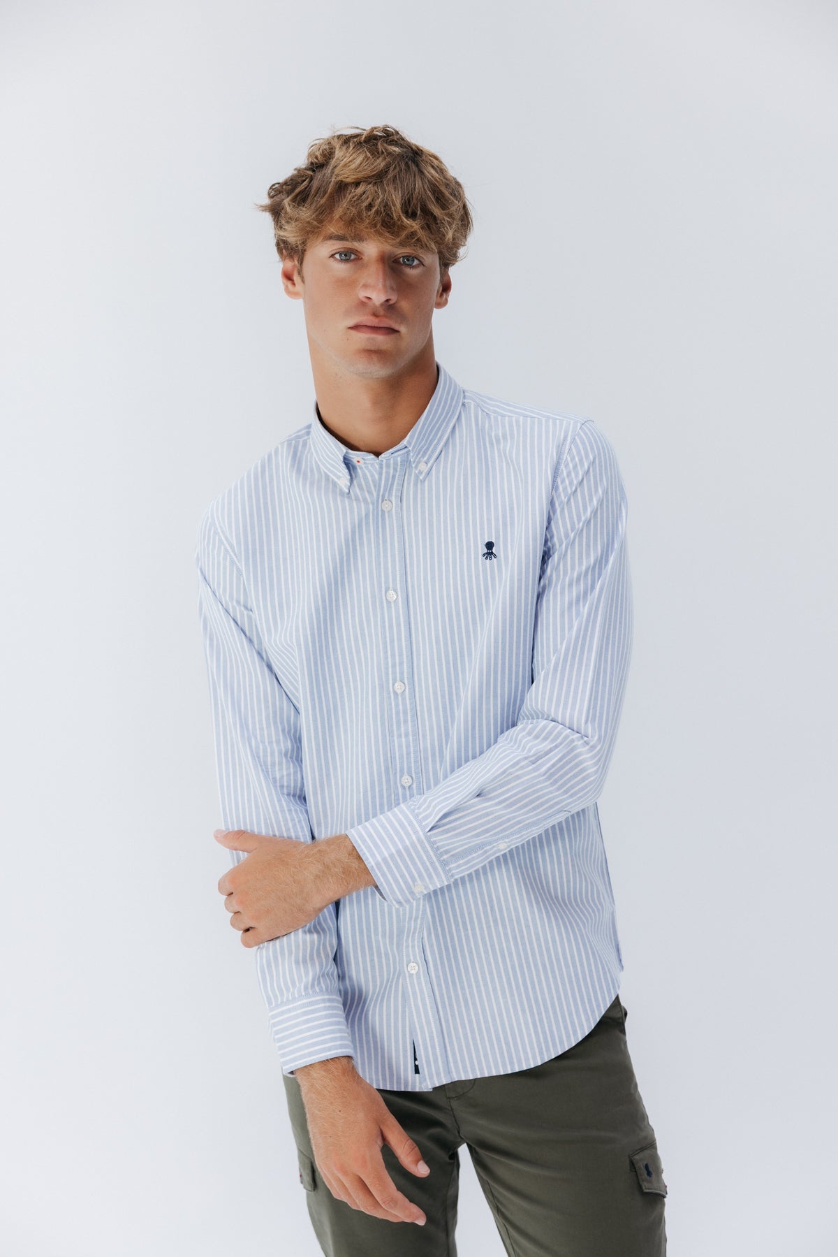 CAMISA CASUAL OXFORD RAYA ANCHA AZUL