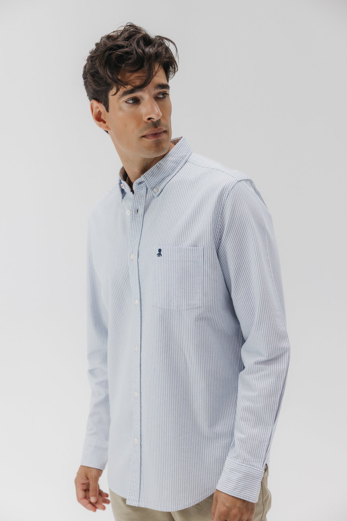 Camisa casual bolsillo pecho raya azul marino