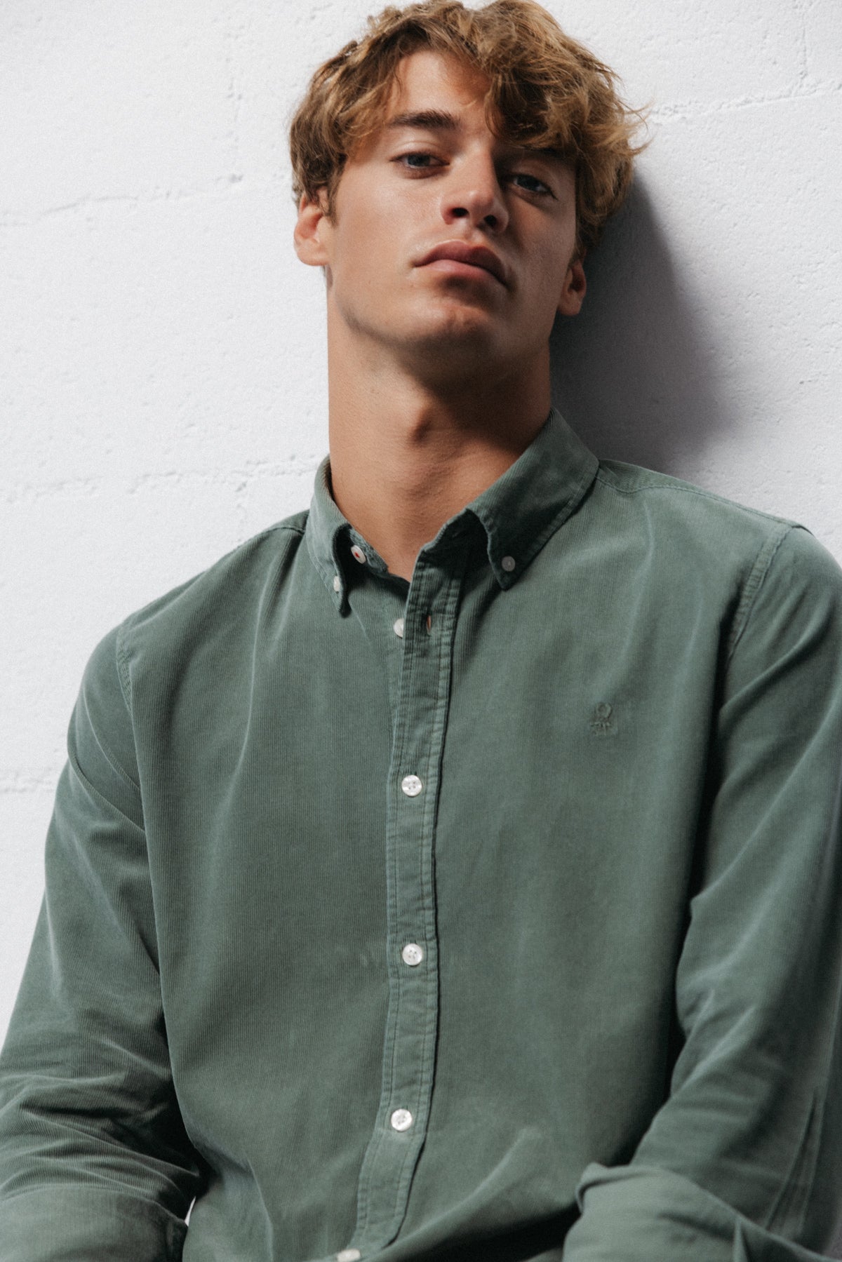 CAMISA CASUAL CORDUROY TINTADA VERDE KHAKI