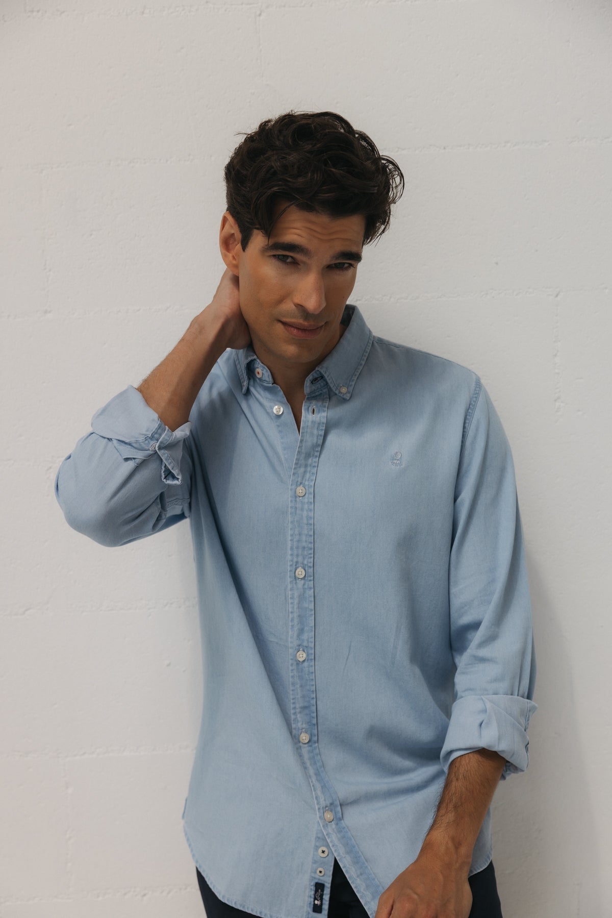 Camisa casual denim bleach azul claro