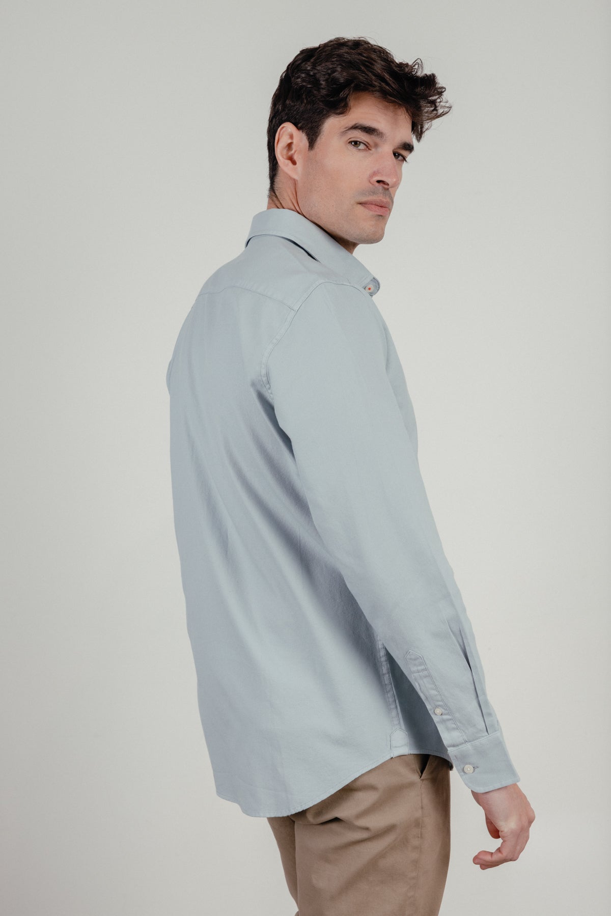 Camisa casual estructura garment dyed azul delavé