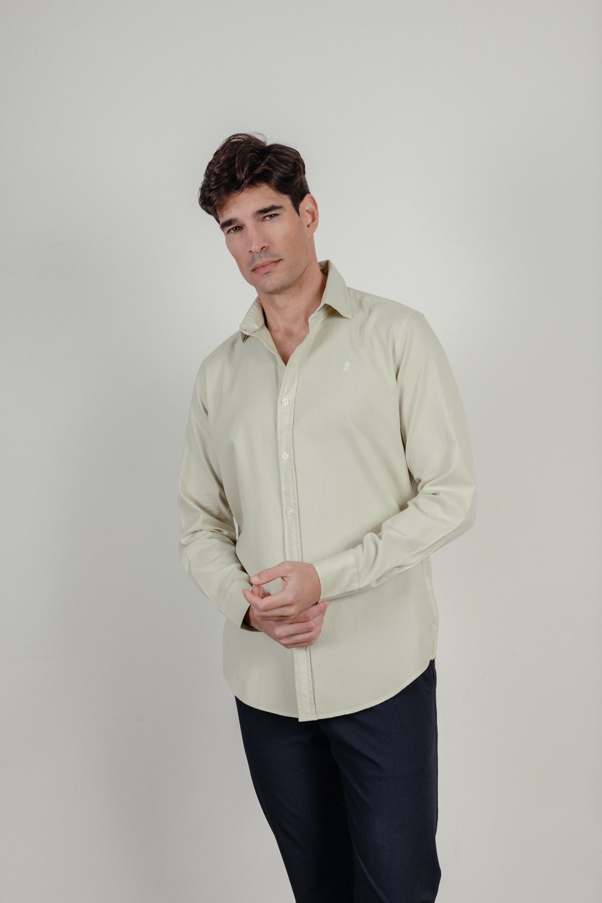 Camisa casual estructura garment dyed verde delavé