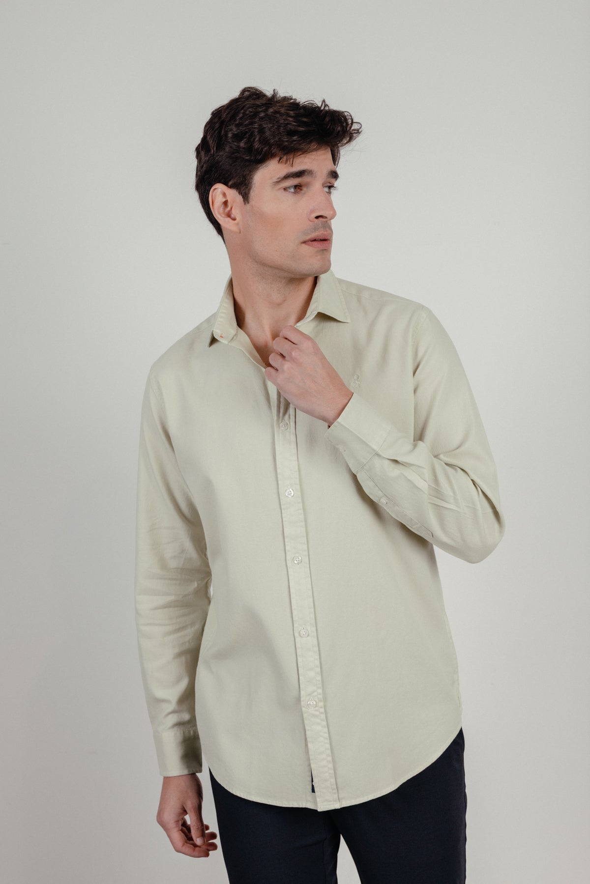 Camisa casual estructura garment dyed verde delavé