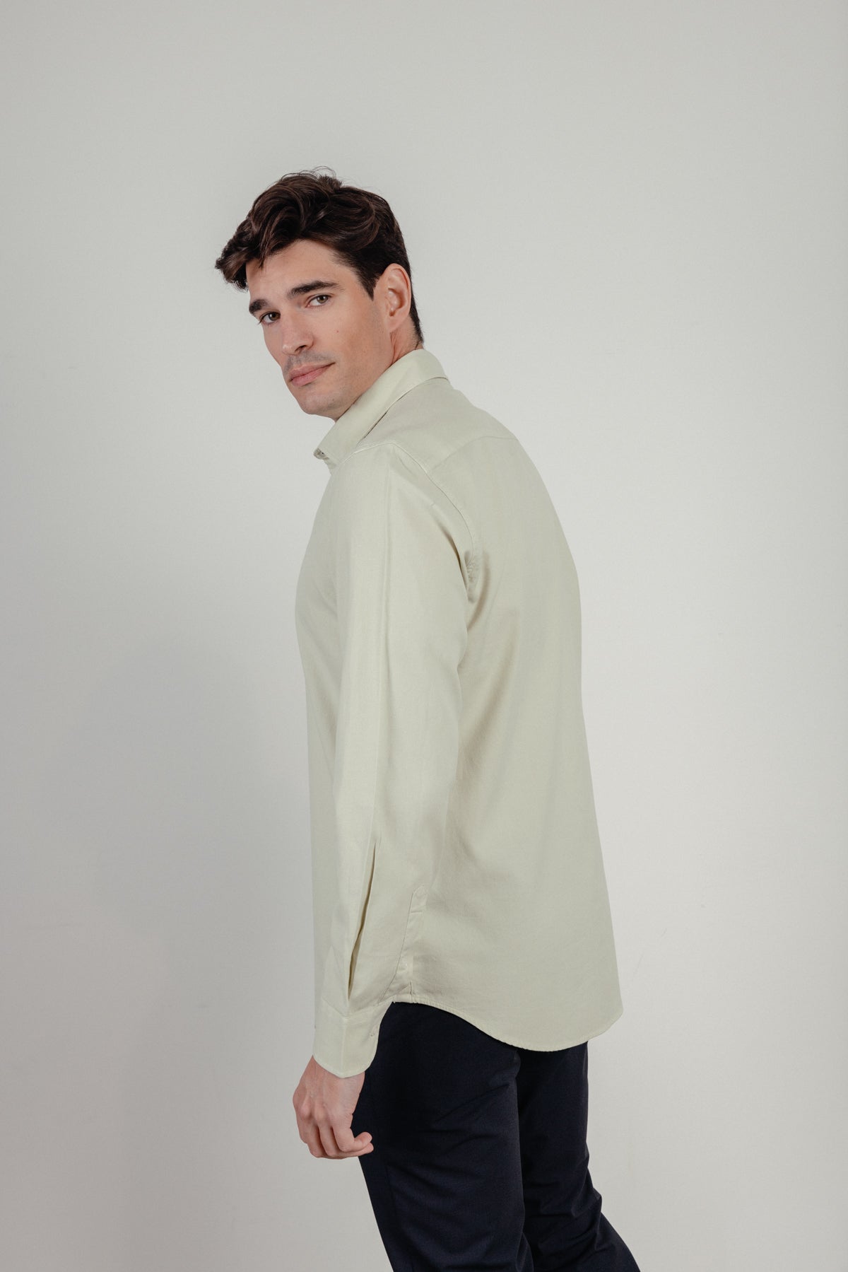 Camisa casual estructura garment dyed verde delavé