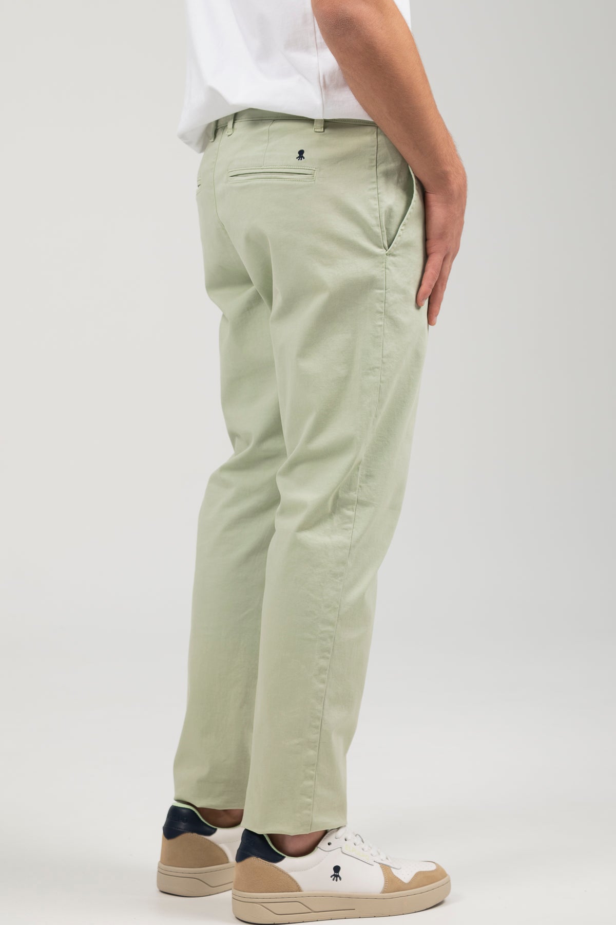 Pantalón chino peach verde delavé