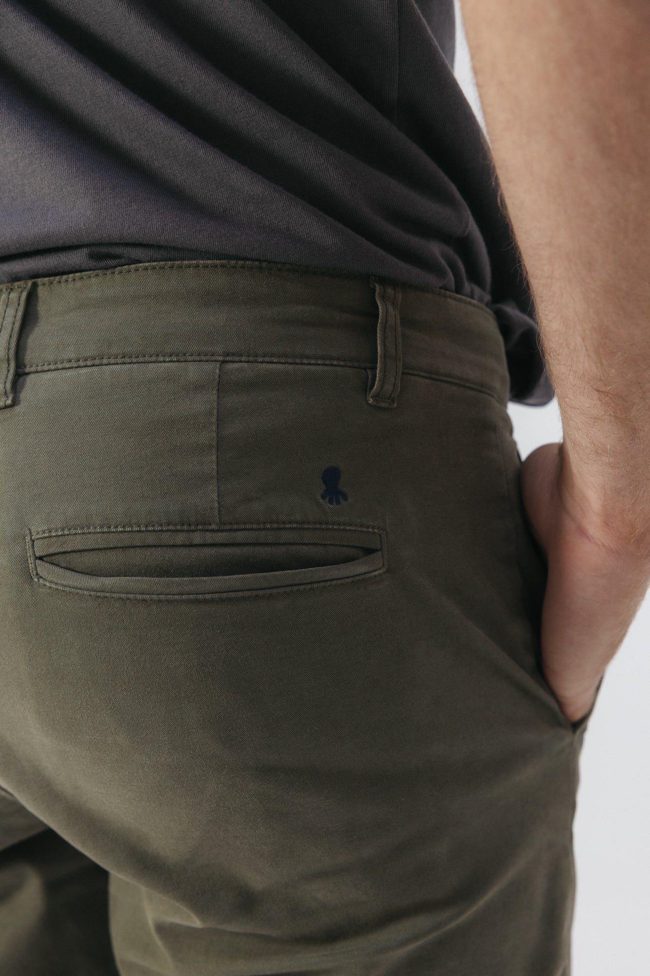 Pantalón chino peach verde khaki