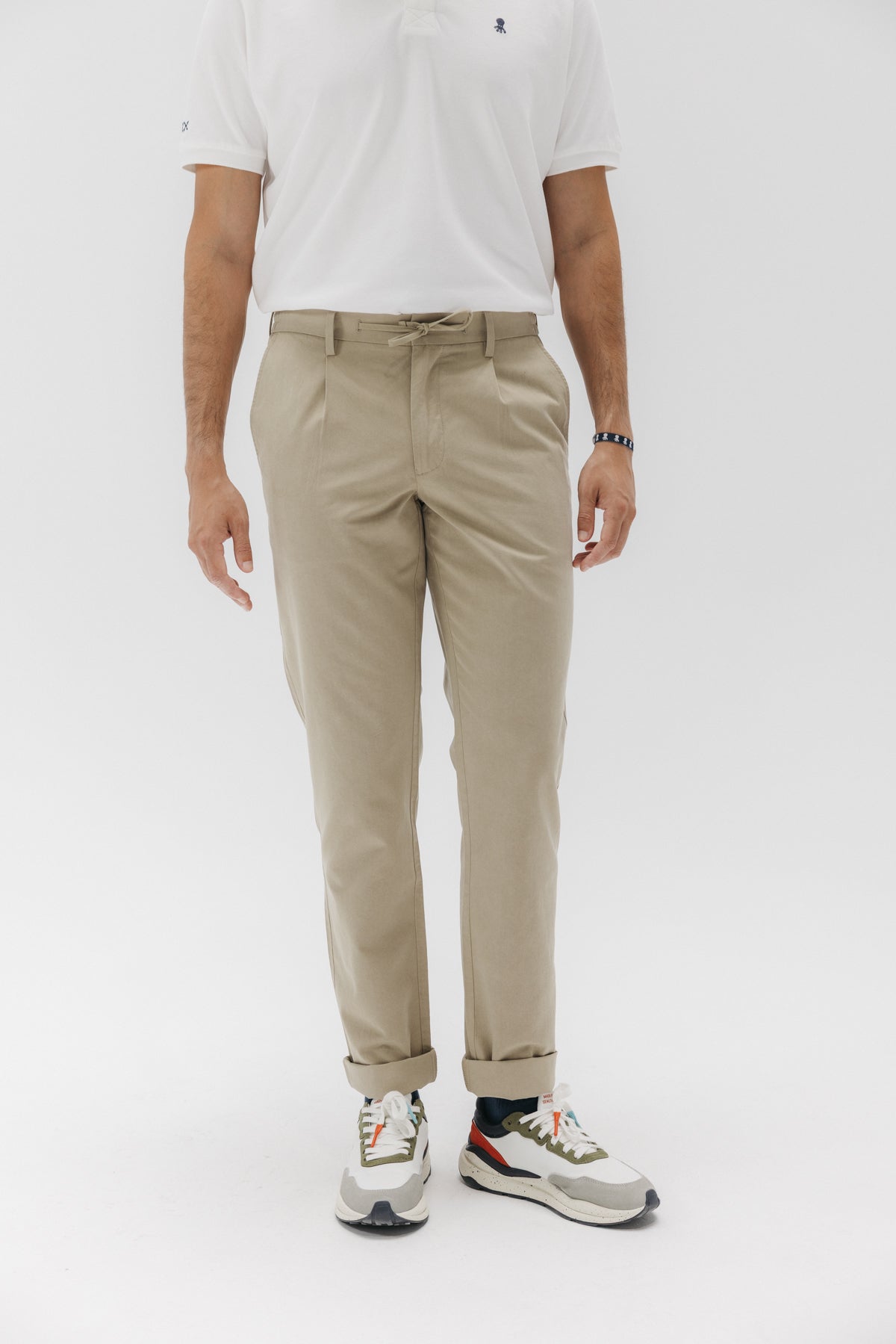 PANTALÓN CHINO PLIEGUE SOFT TWILL ARENA
