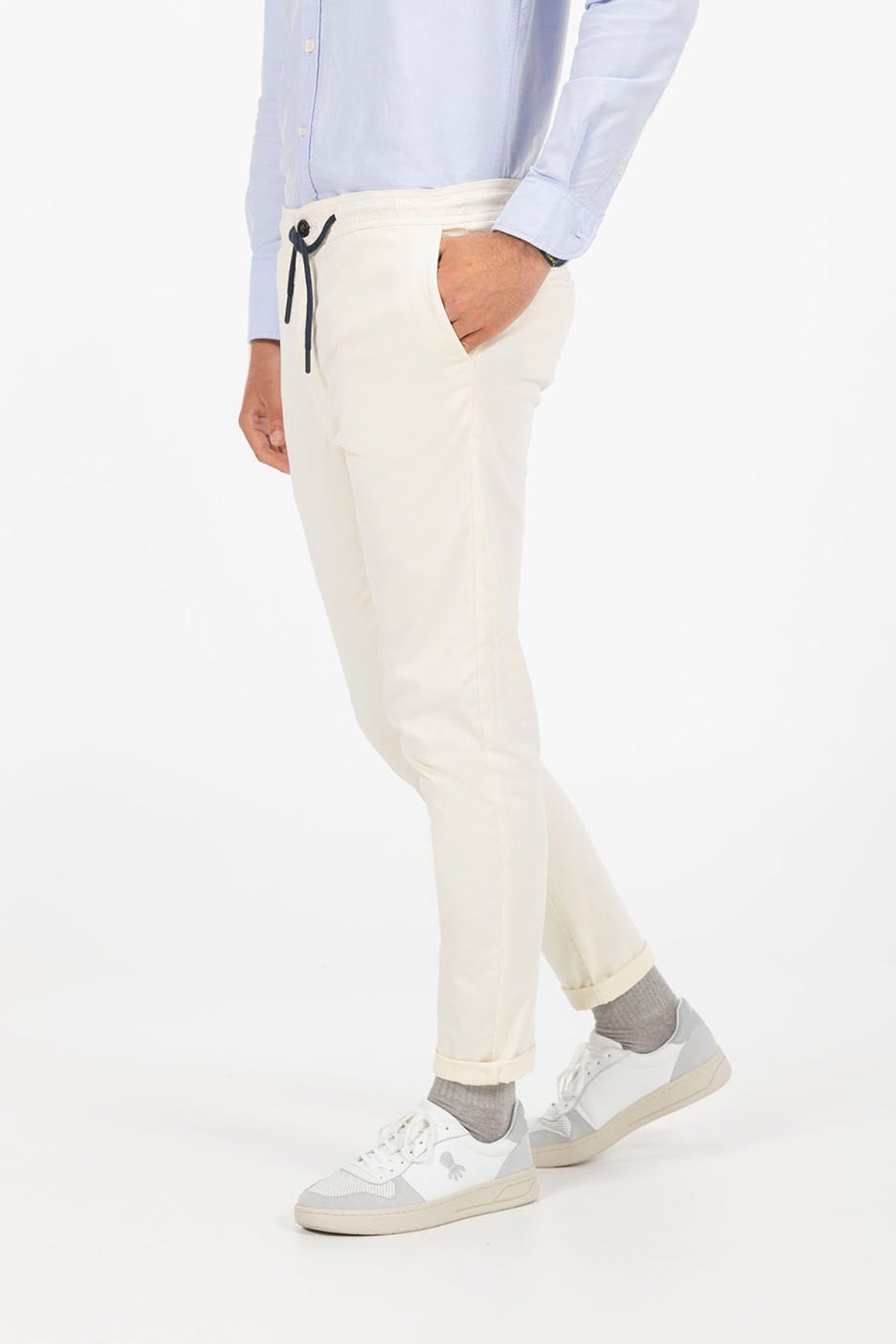 PANTALÓN JOGGER DETALLES CONSTRASTE IVORY