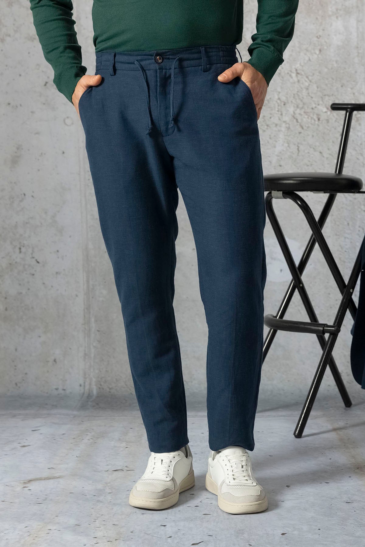 RELAXED PANTS WITH NAVY BLUE LINEN