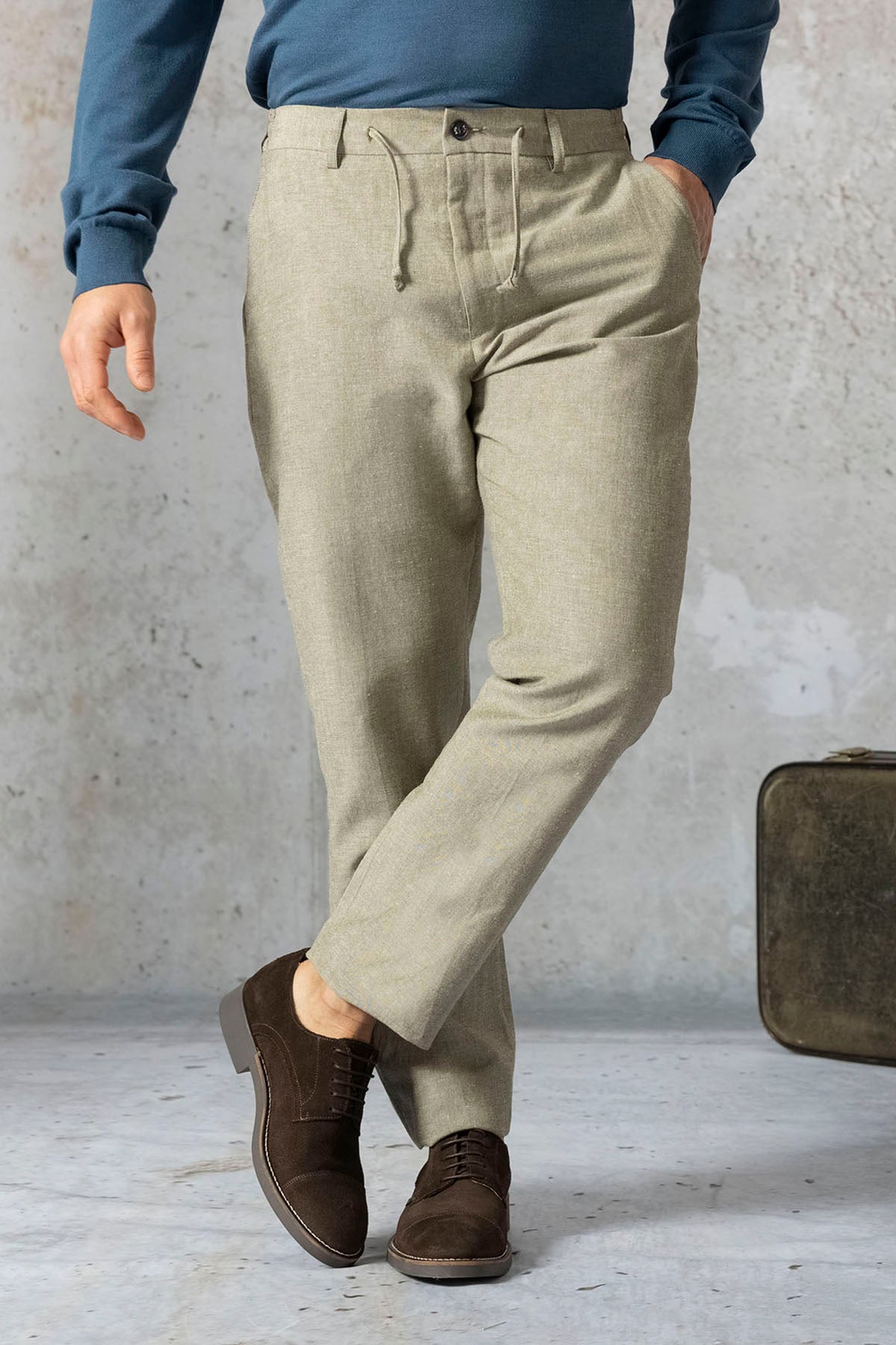 RELAXED PANTS WITH DELAVÉ GREEN LINEN