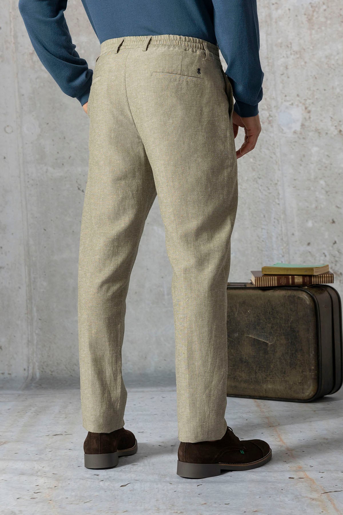 RELAXED PANTS WITH DELAVÉ GREEN LINEN