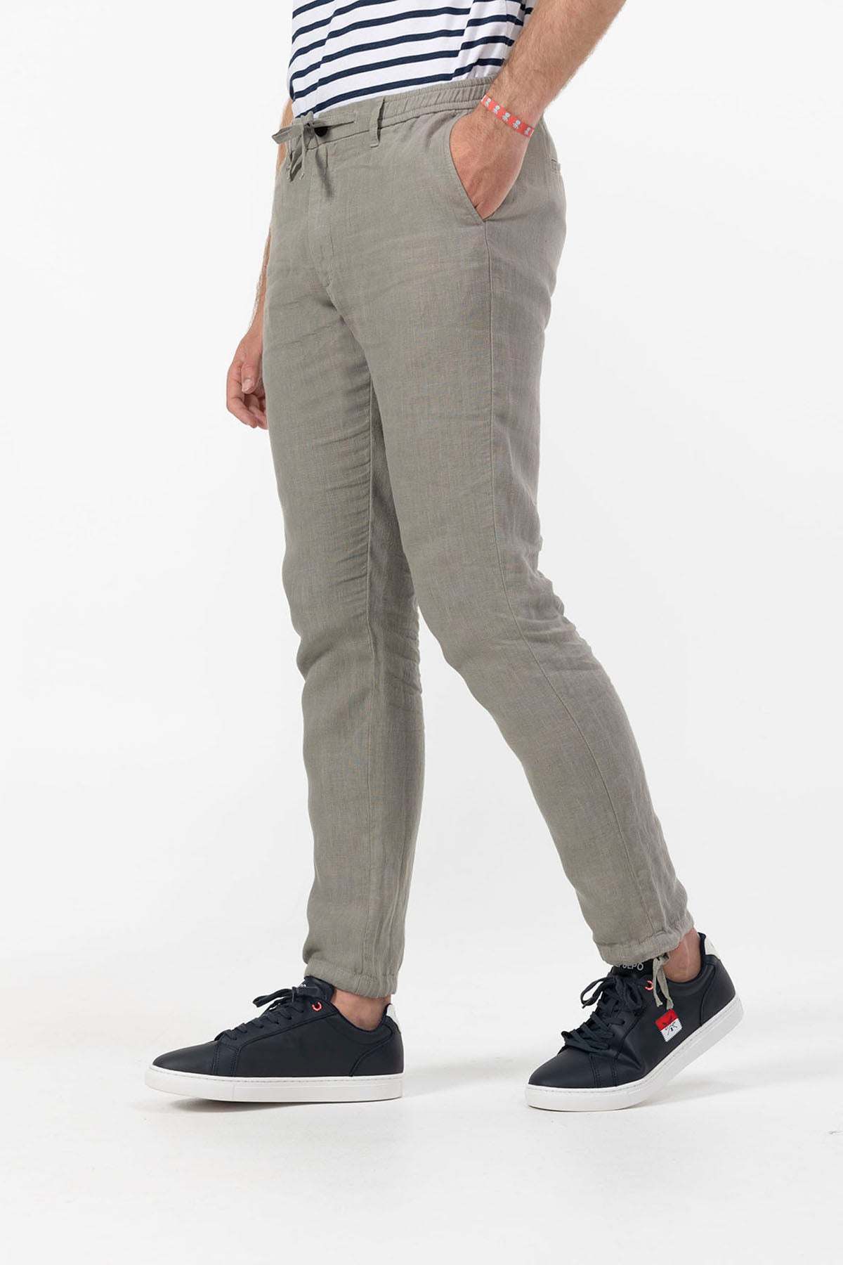 PANTALÓN JOGGER CON LINO VERDE DELAVÉ