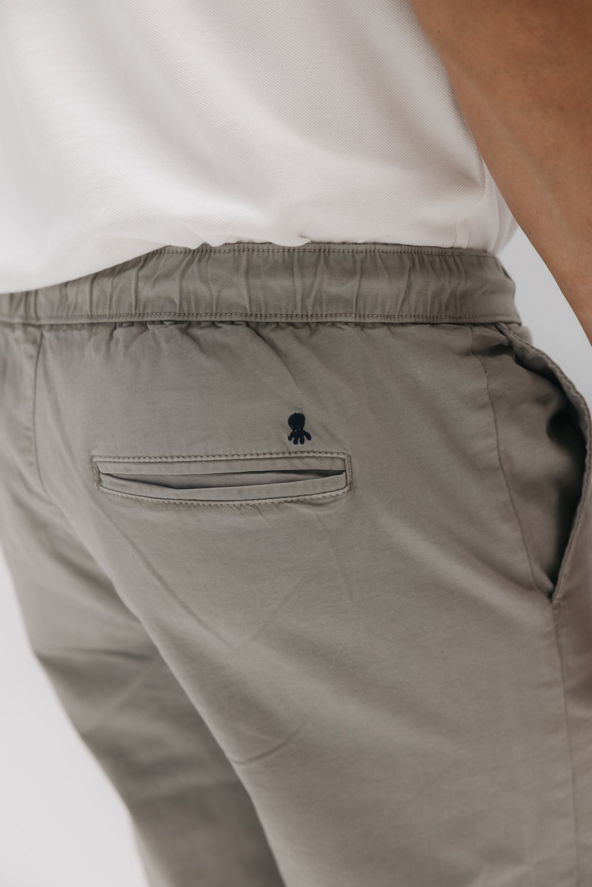 PANTALÓN JOGGER PEACH GRIS MEDIO