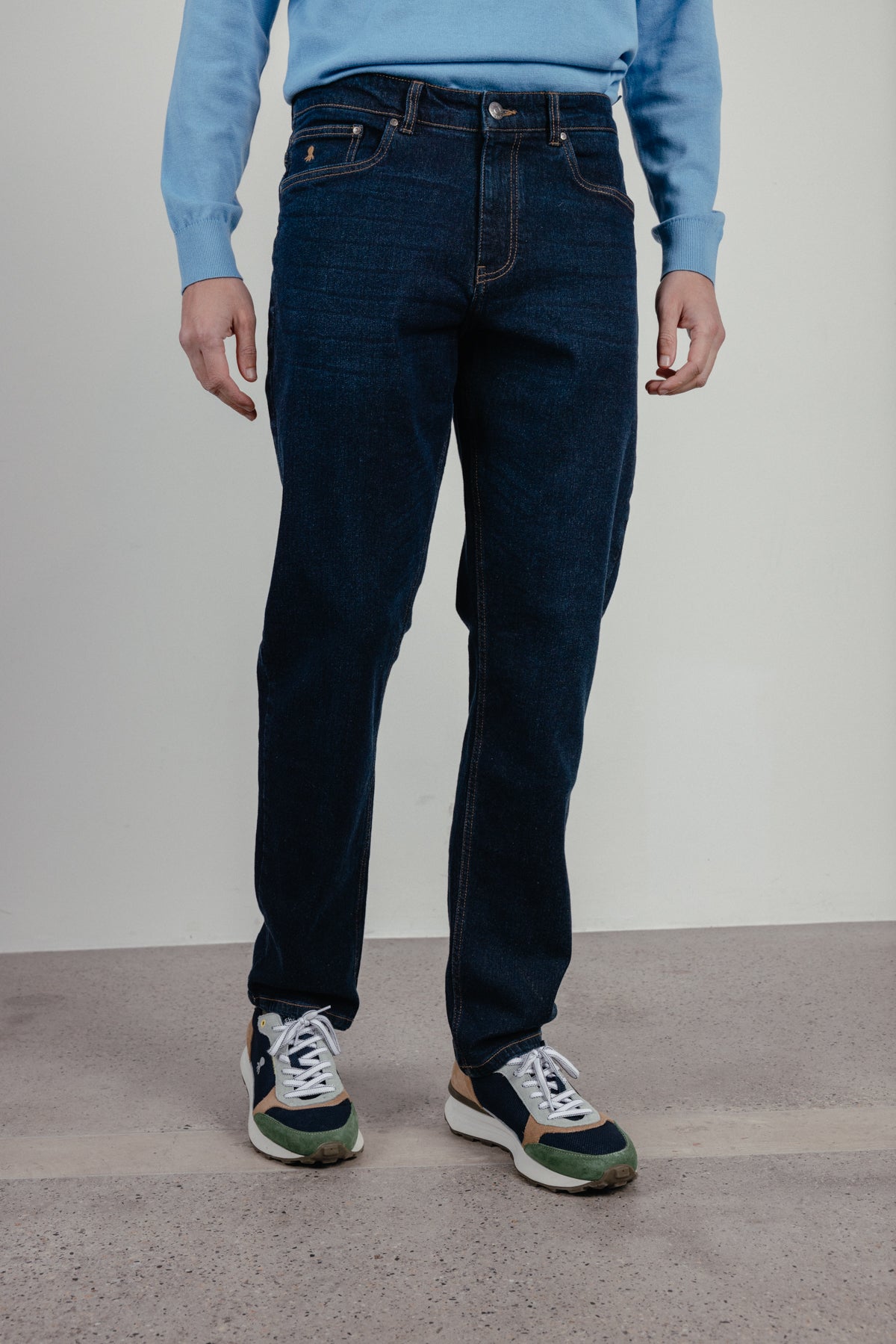 Pantalón jogger heavy denim bleach índigo