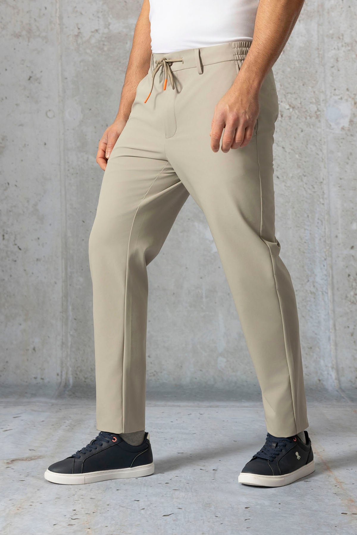 ULTRALIGHT TECHNICAL PANTS WITH BEIGE LACES