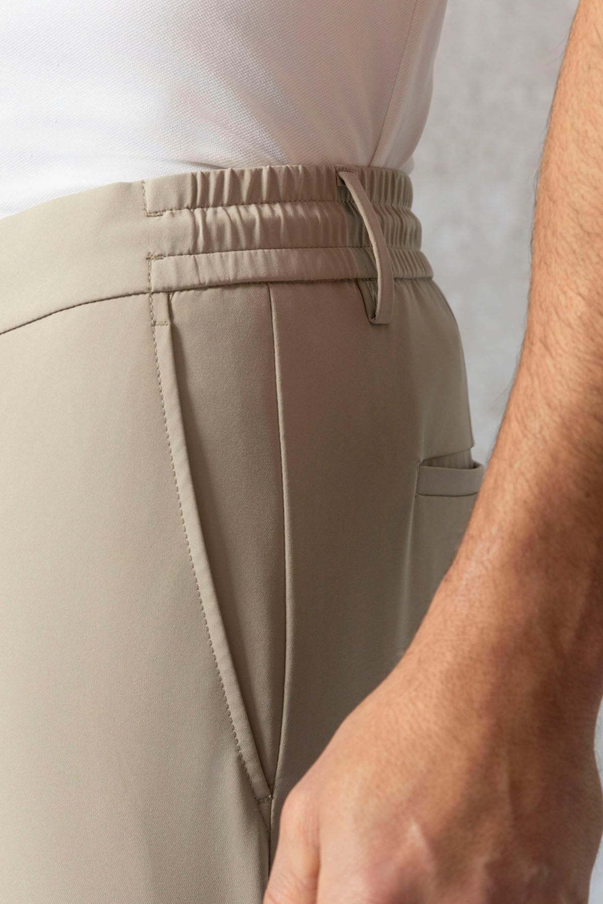 PANTALON TÉCNICO ULTRALIGERO CORDONES BEIGE