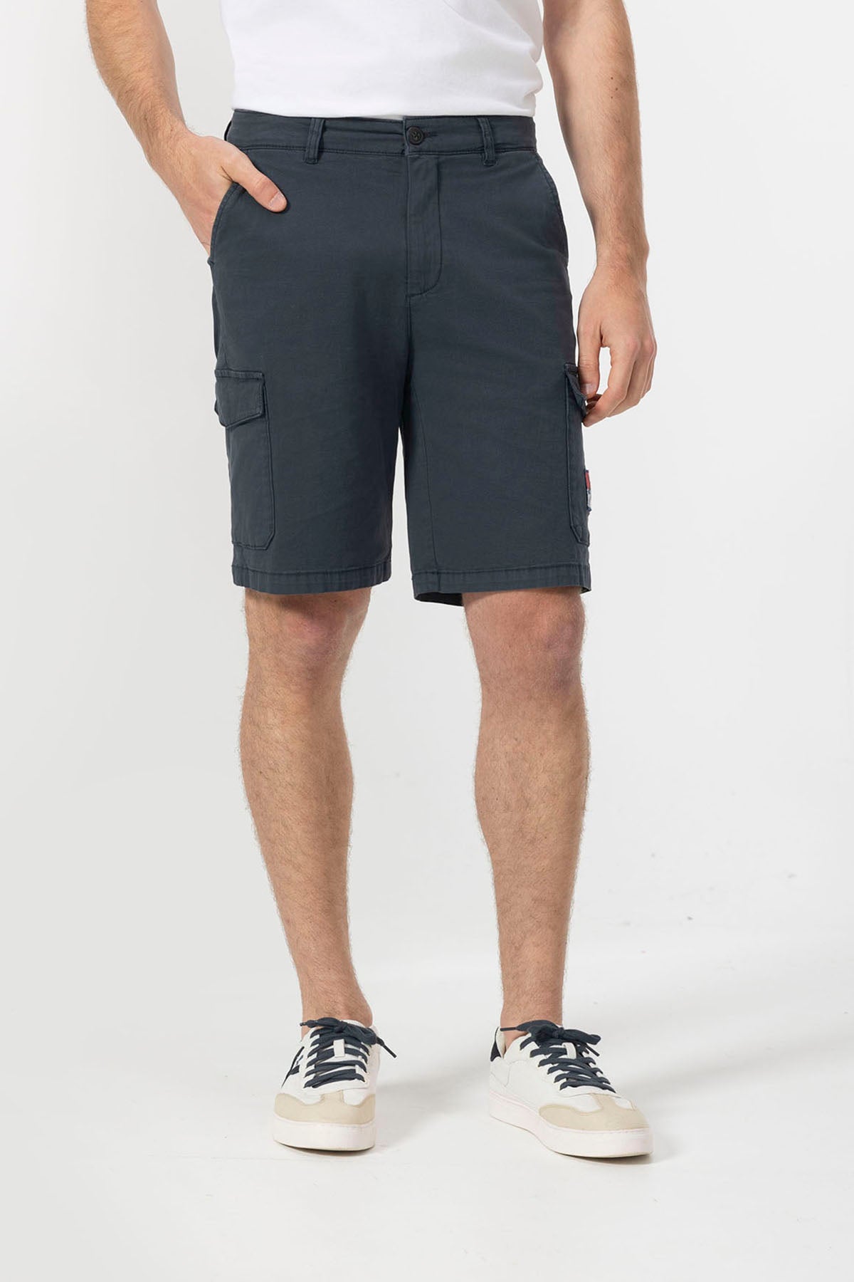 NAVY BLUE TWILL CARGO BERMUDA