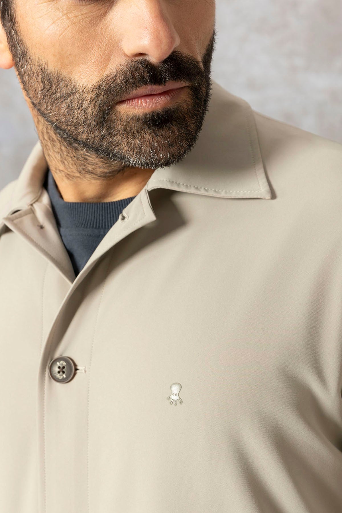 SOBRECAMISA TÉCNICA ULTRALIGERA BEIGE