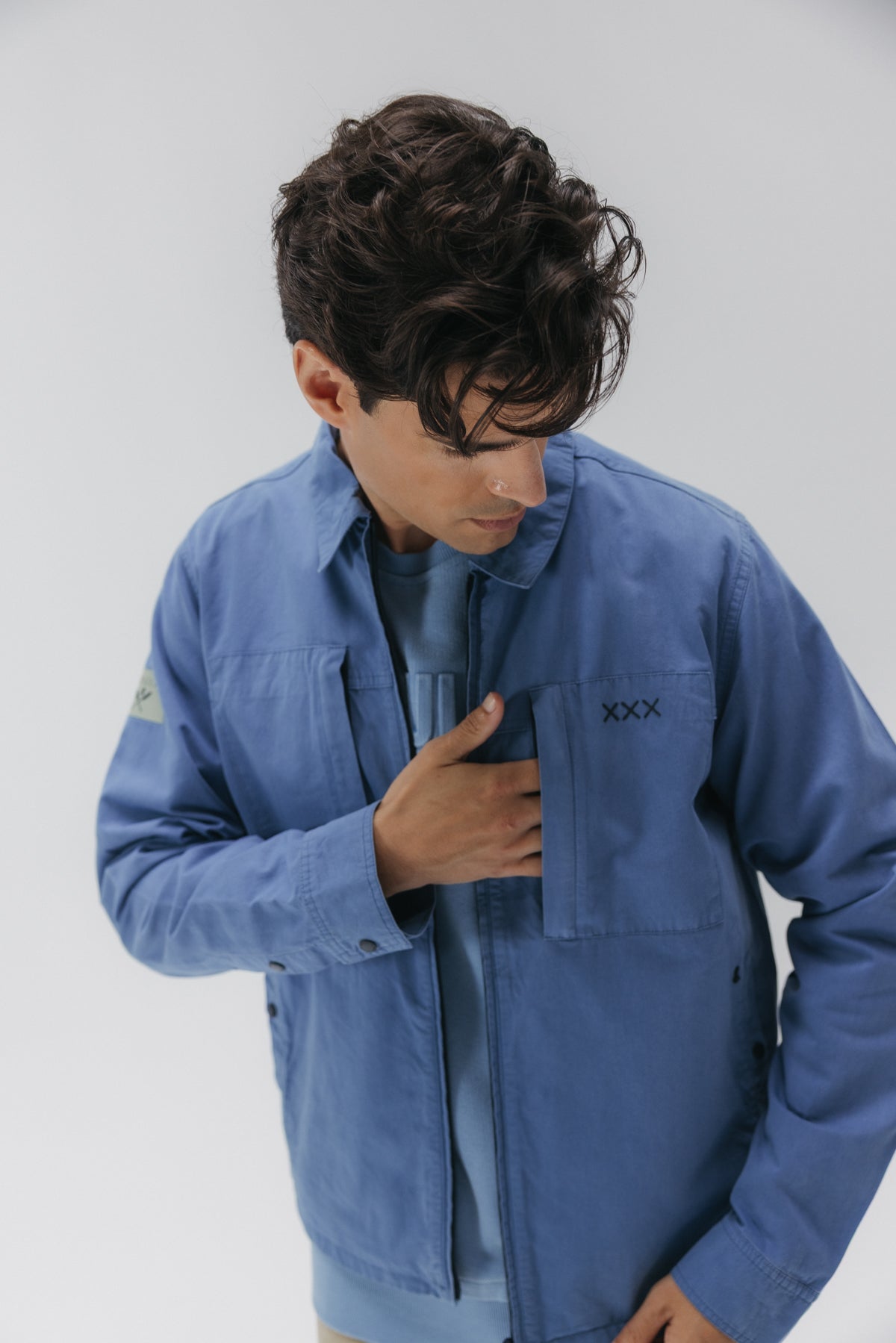 CAZADORA LAVADA DOBLE BOLSILLO HIGHLANDS ÍNDIGO